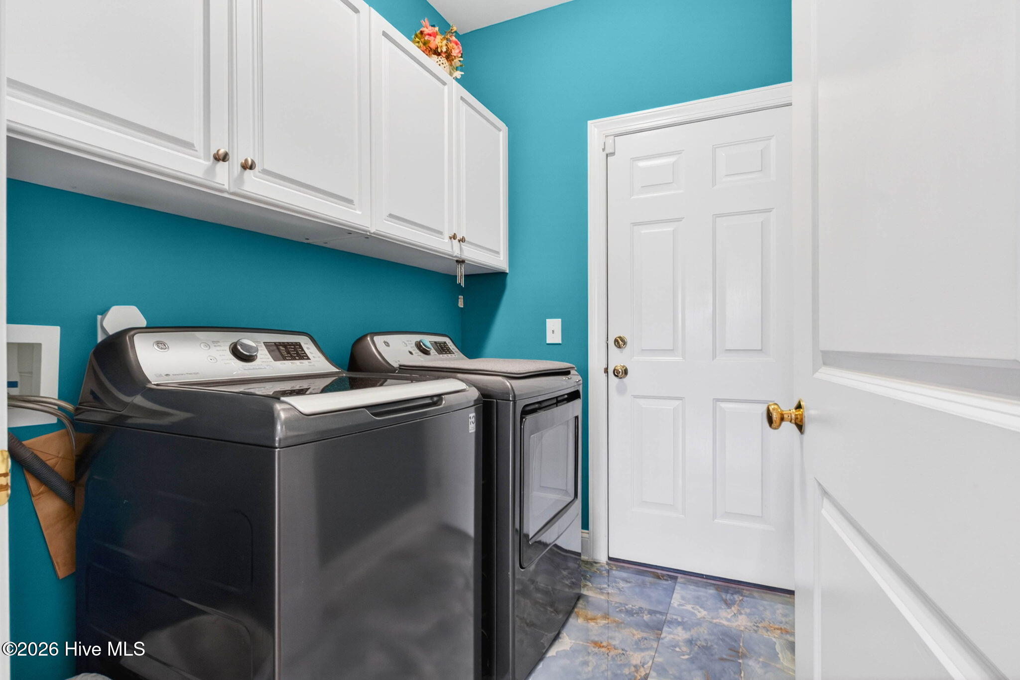 100569405 | Photo 18