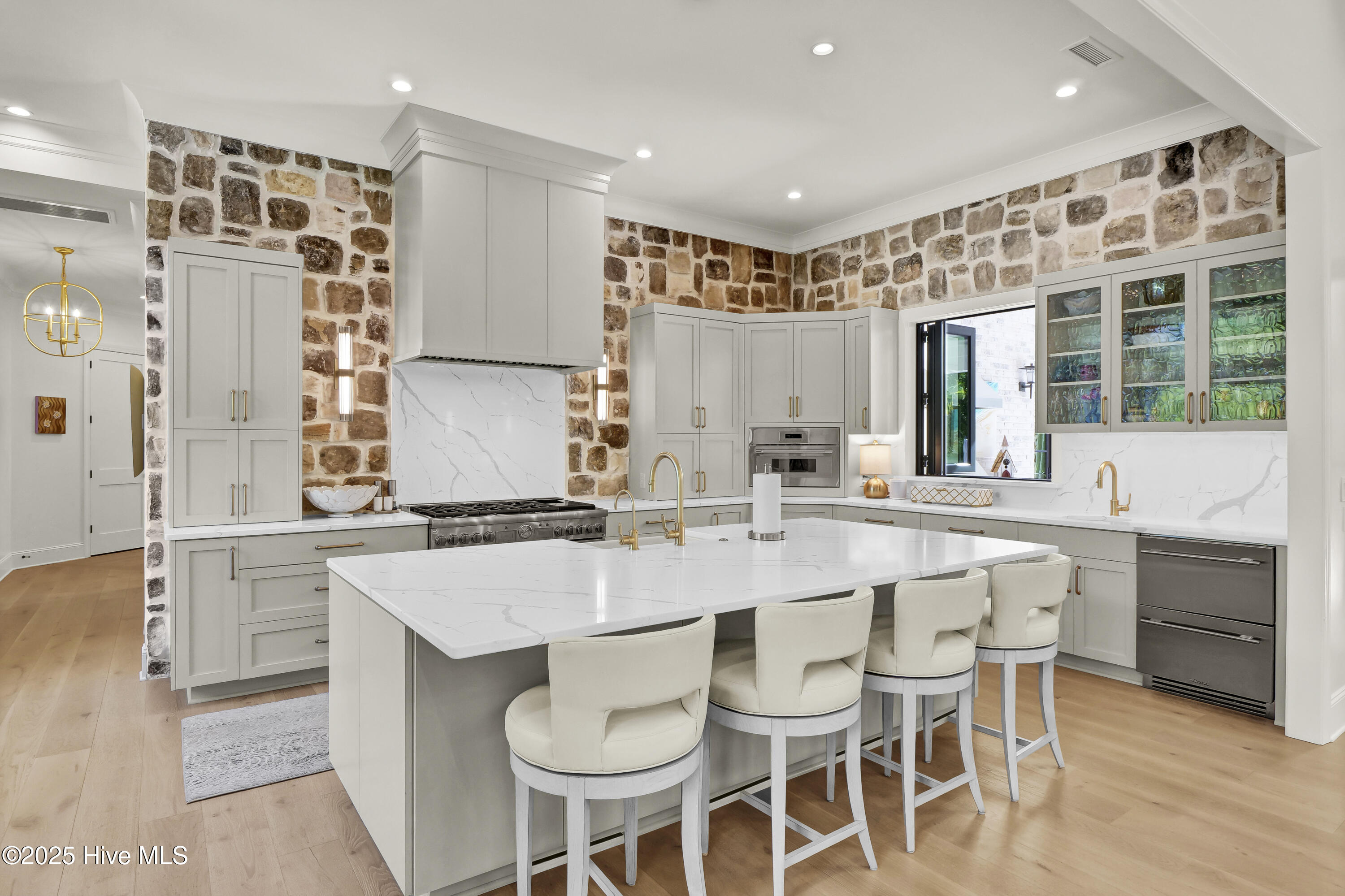 100532496 | Photo 23