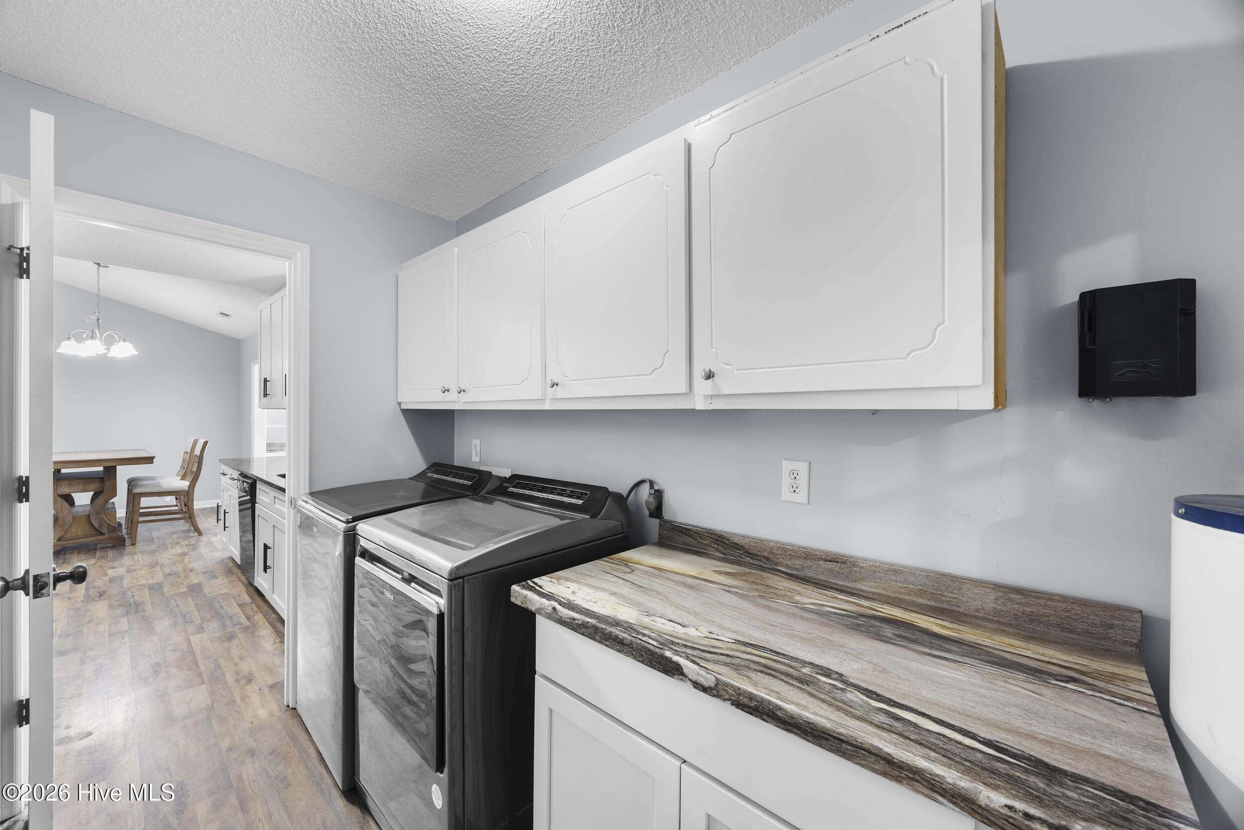 100566189 | Photo 31