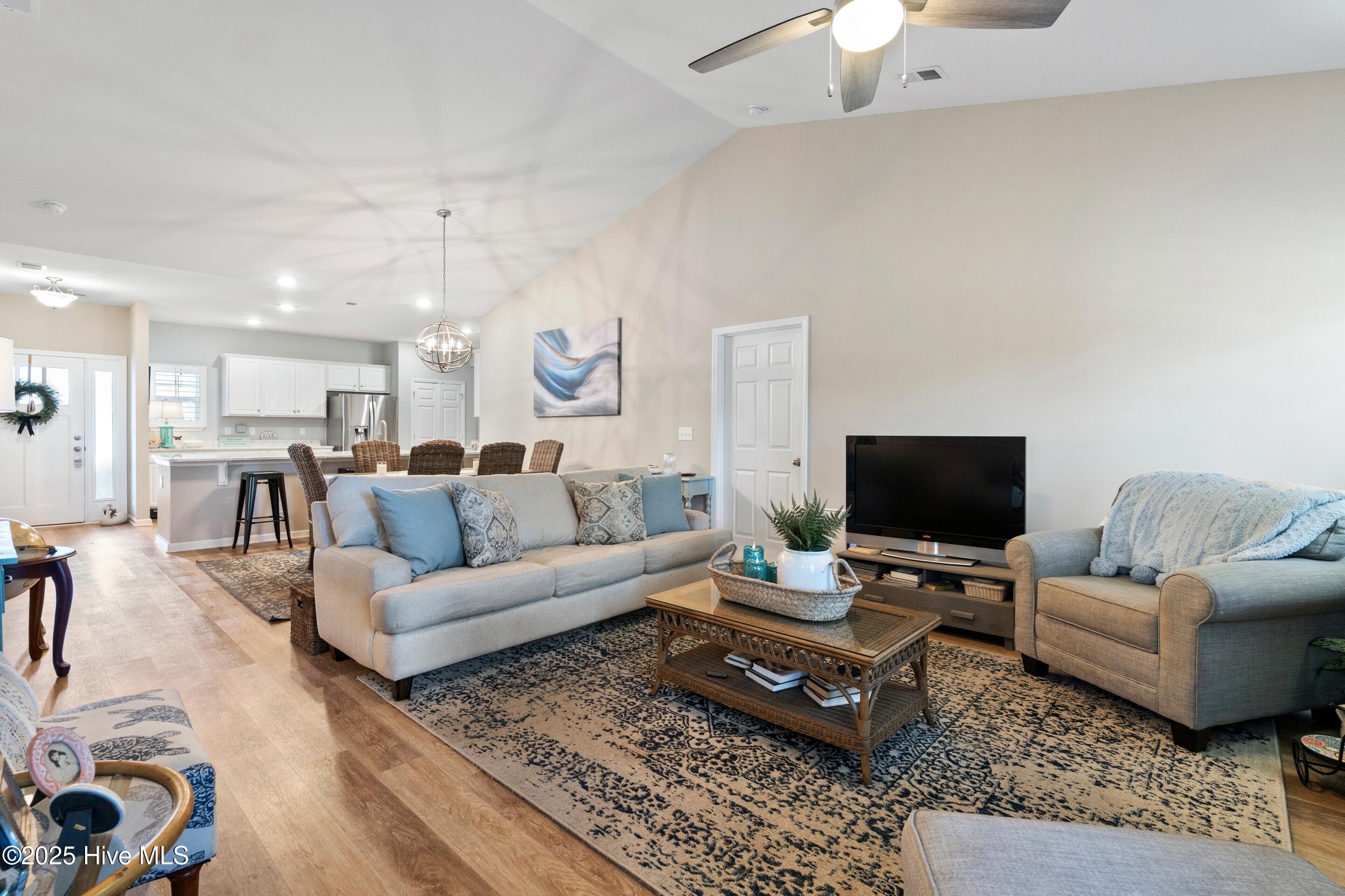 100537197 | Photo 15