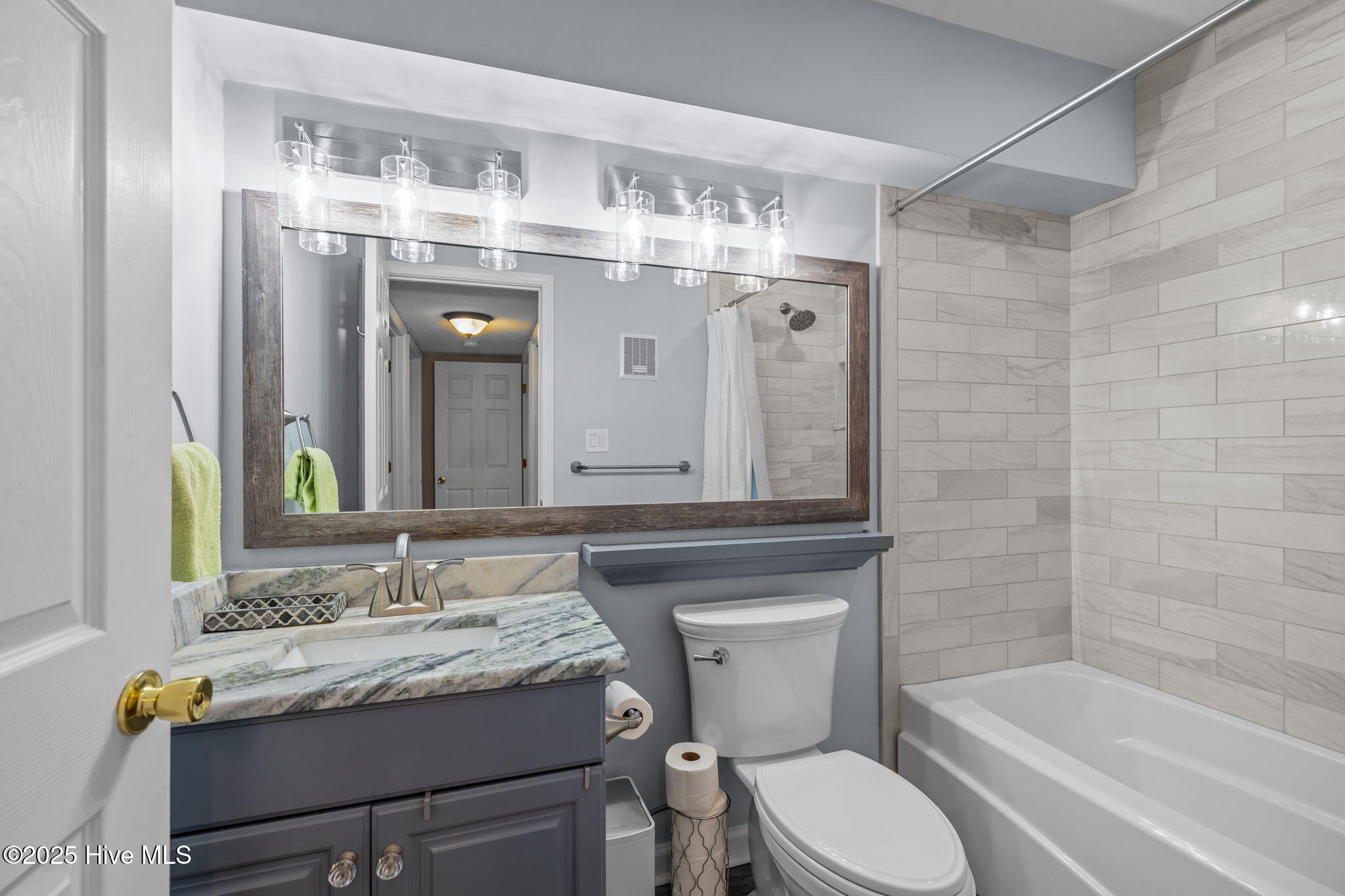 100530599 | Photo 37