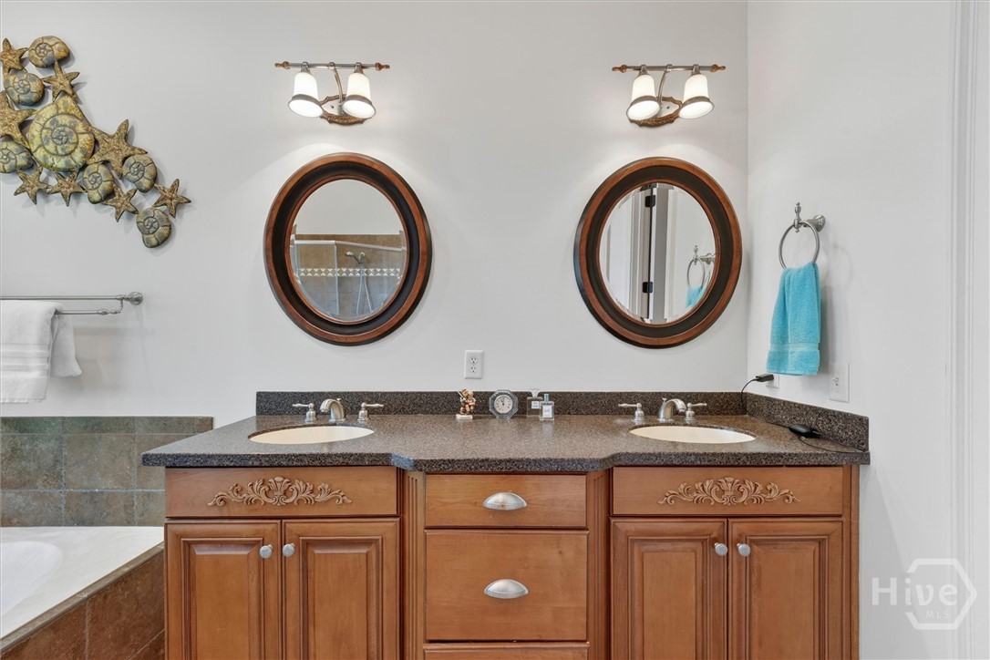 Primary en-suite with double vanities