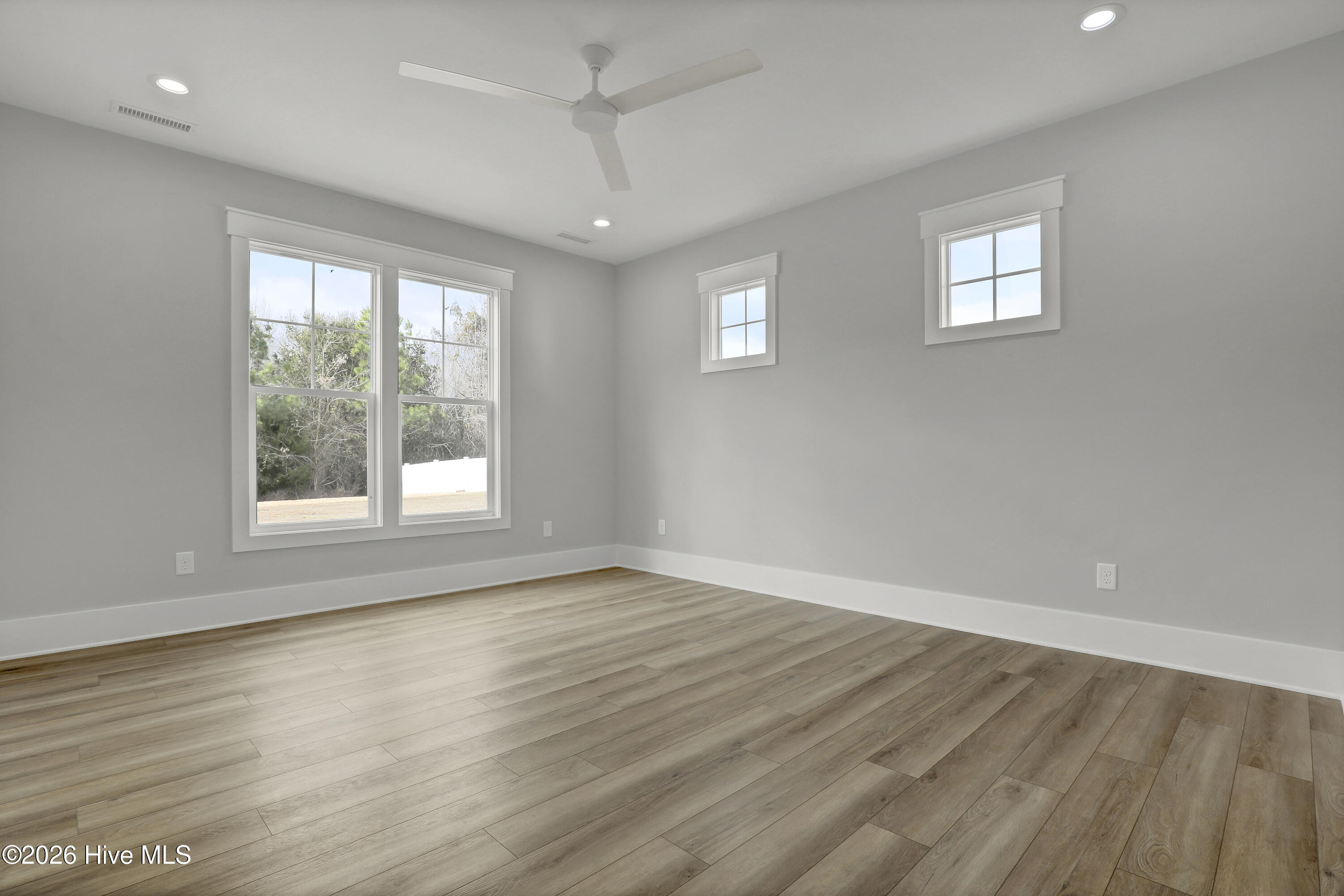 100534005 | Photo 13