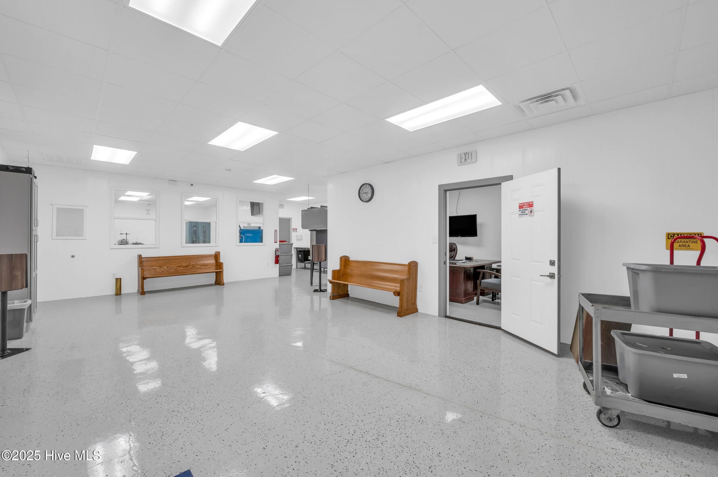 100532115 | Photo 45