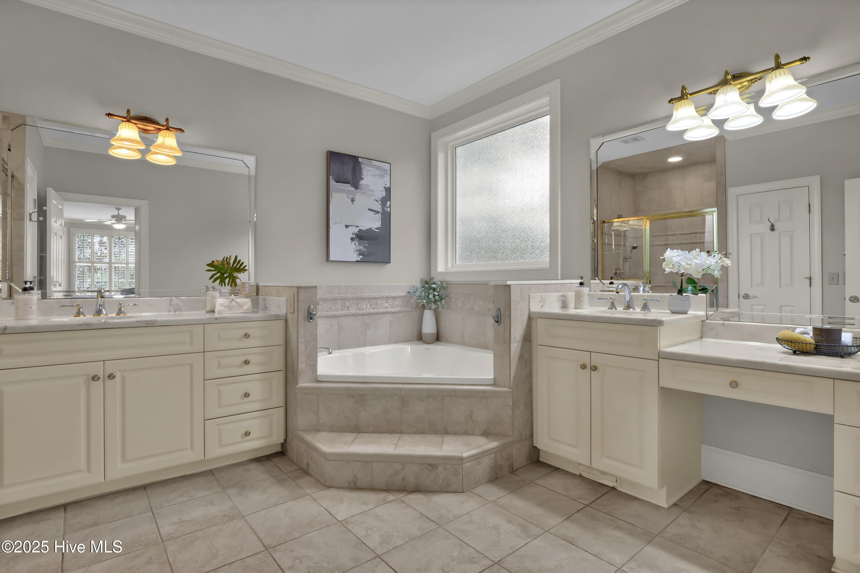 100535642 | Photo 34