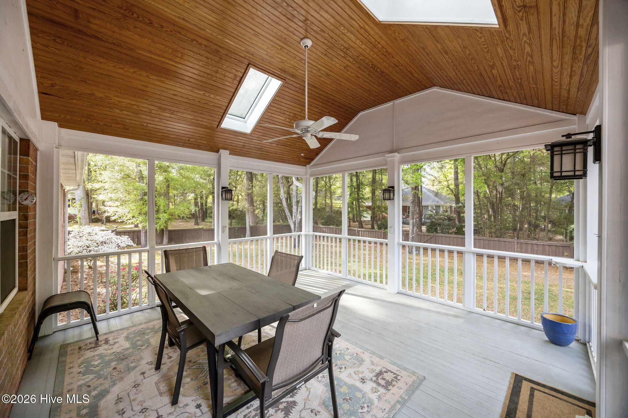 100565188 | Photo 20