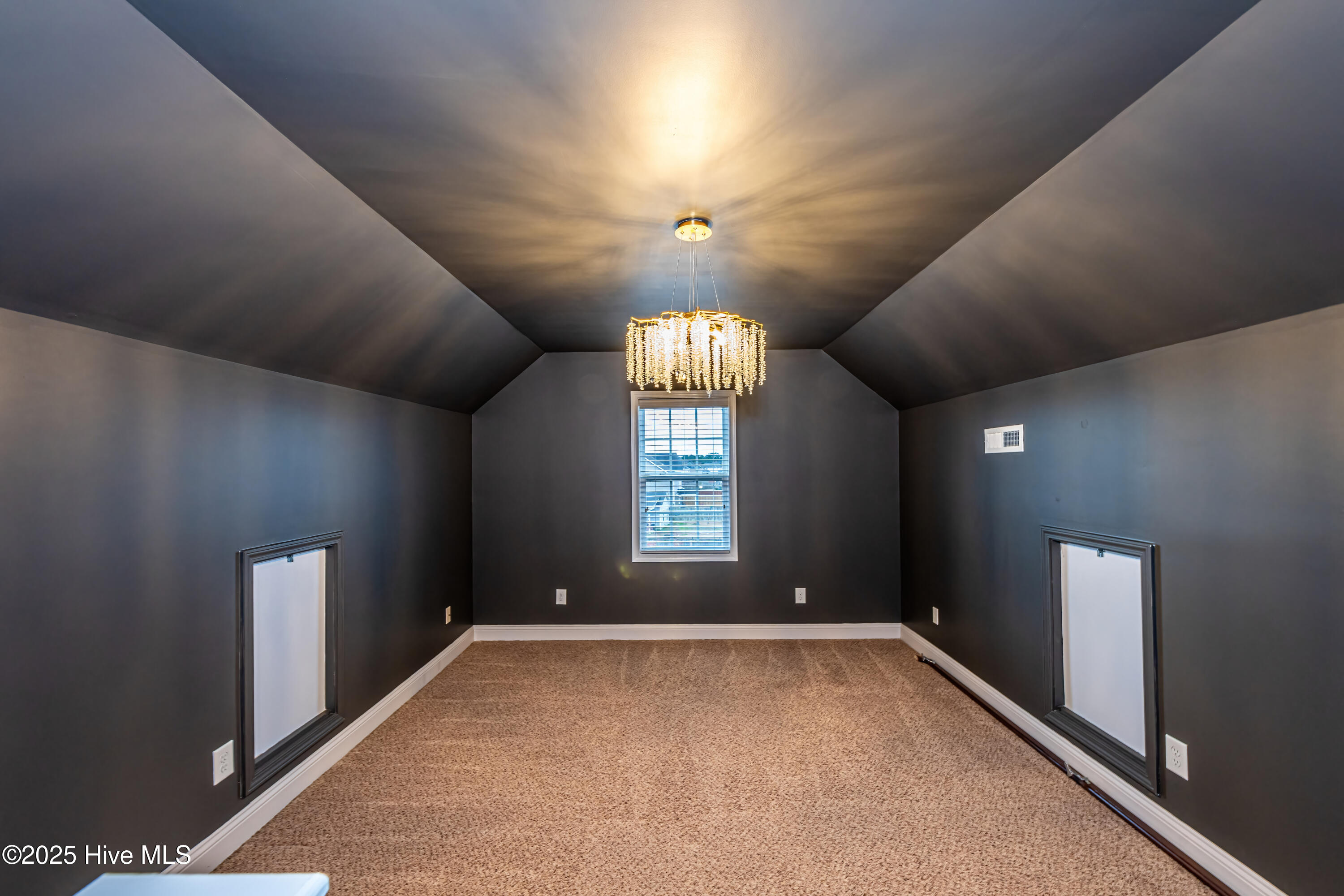 100546682 | Photo 59