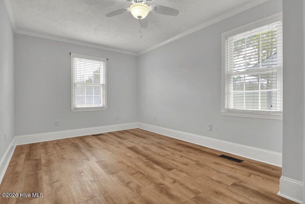 100562479 | Photo 36