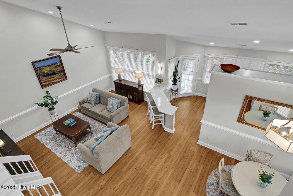 100546744 | Photo 21