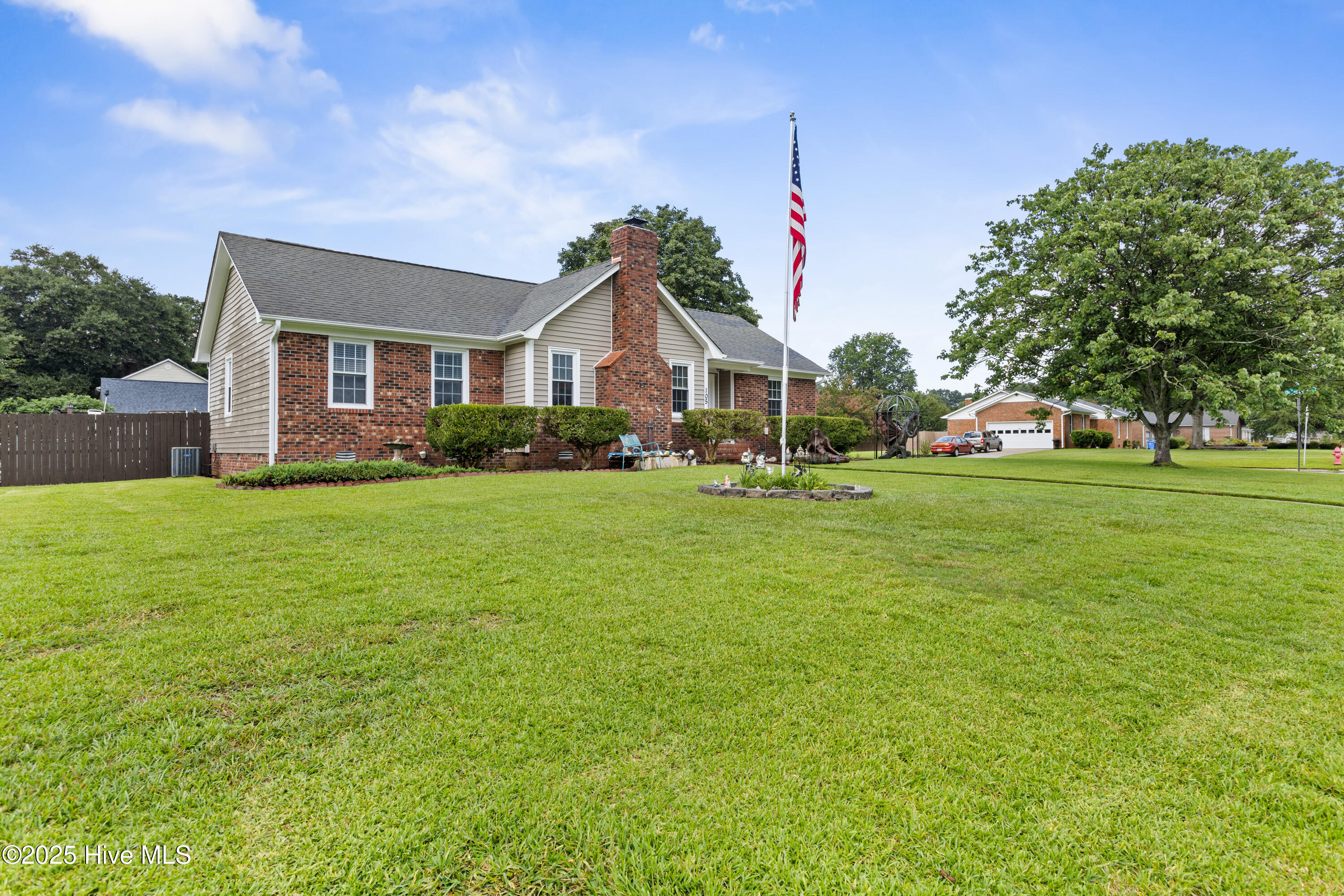 105 University Drive, Jacksonville, NC 28546 – photo 2: Front