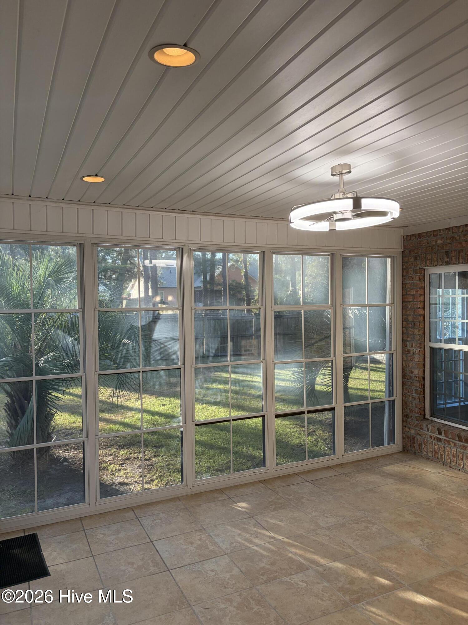 100541954 | Photo 21