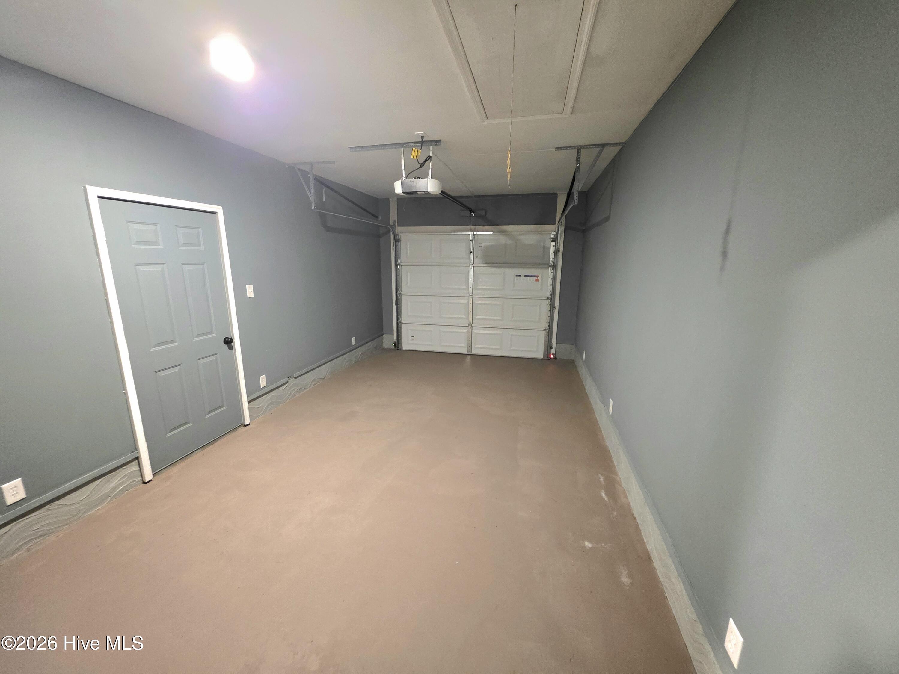 100562929 | Photo 14