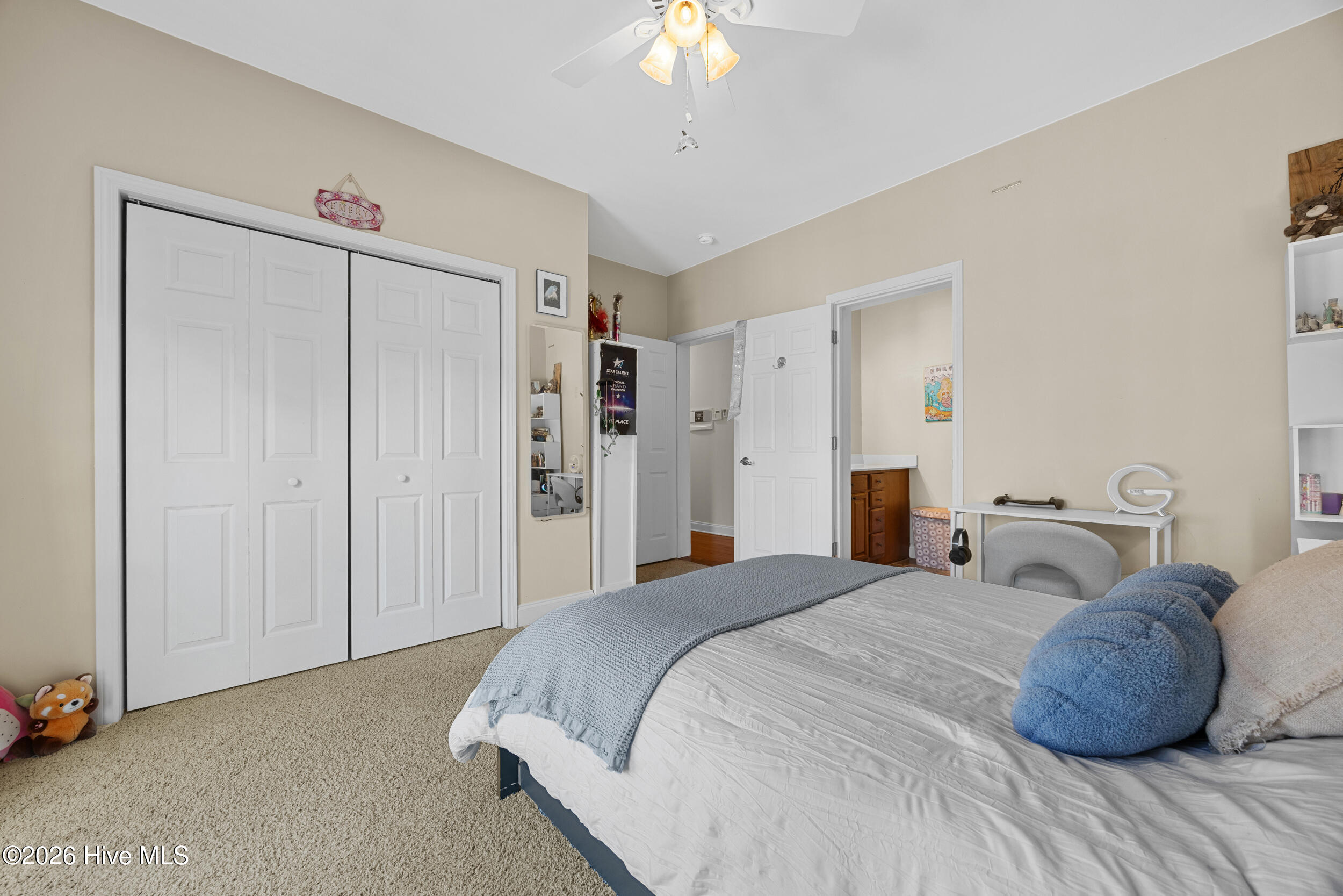 100567542 | Photo 38