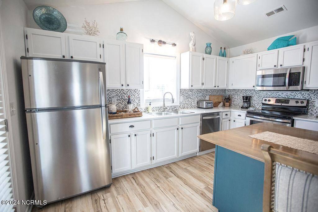 100558410 | Photo 16