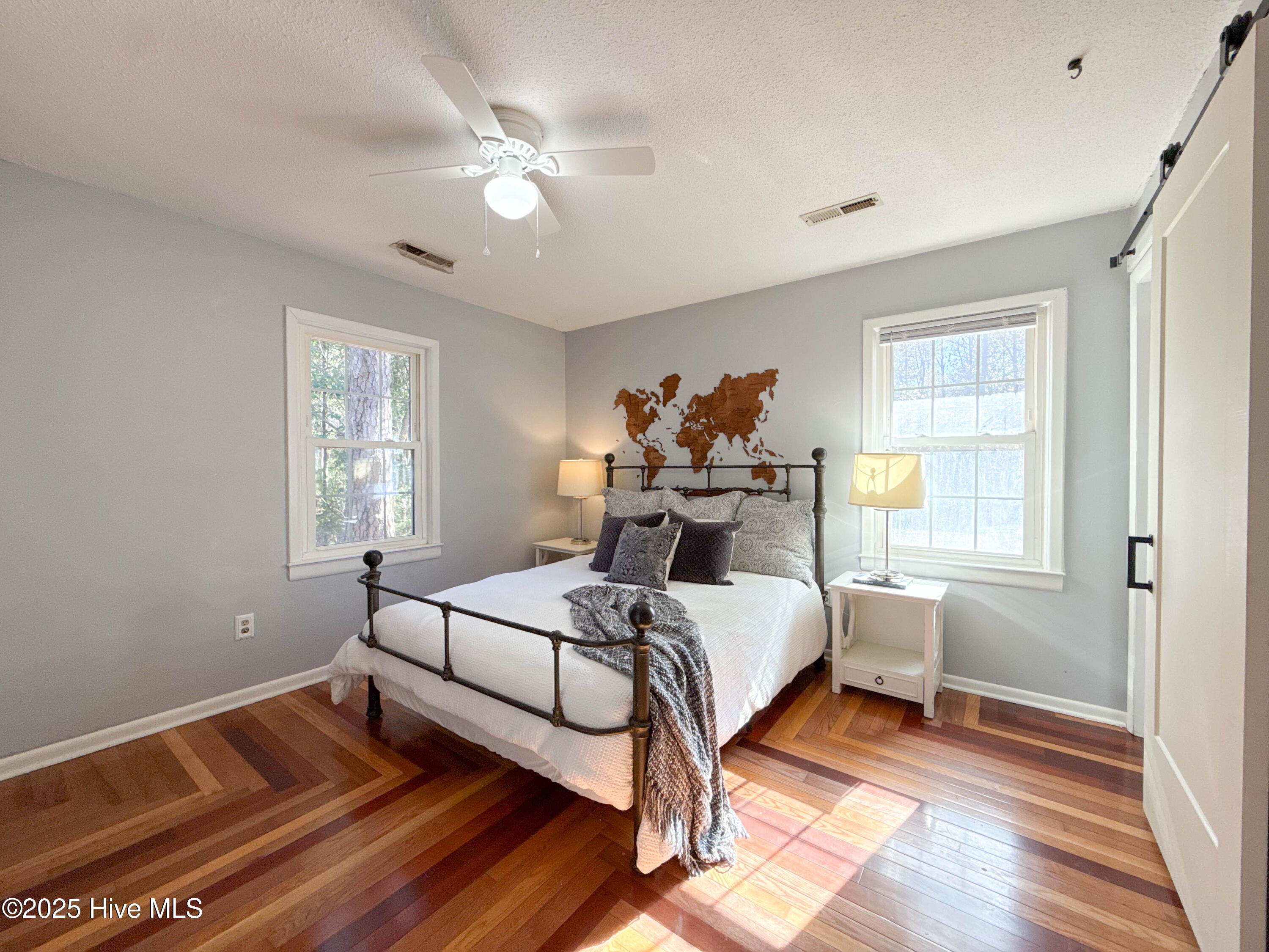 100546287 | Photo 36