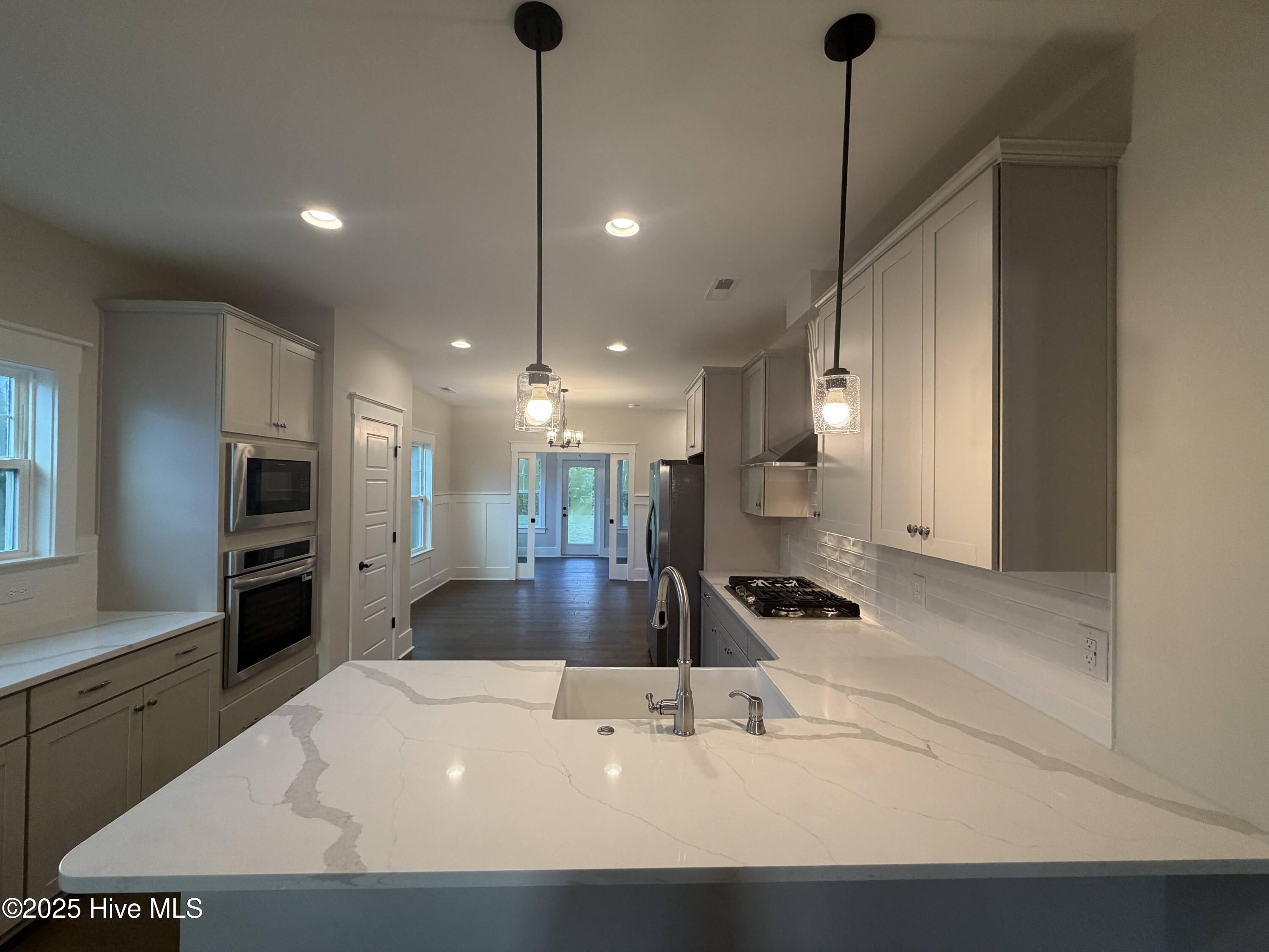 100521695 | Photo 12