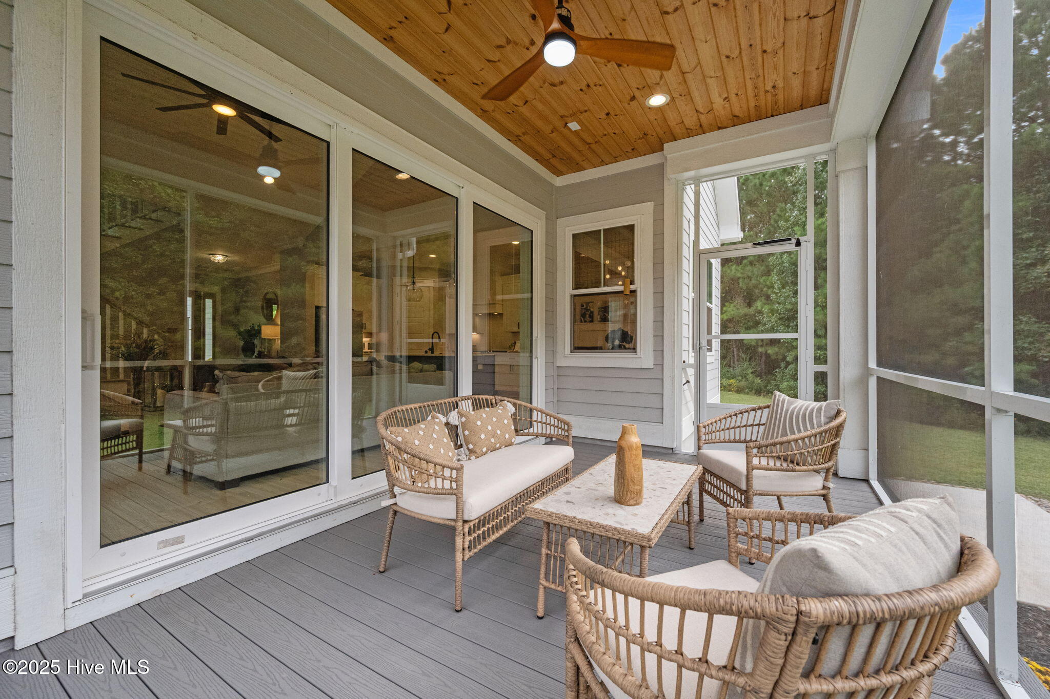 100535671 | Photo 35