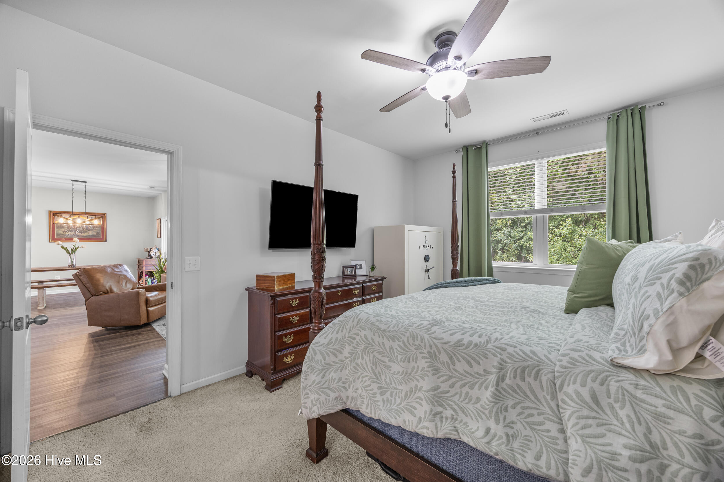 100570461 | Photo 21