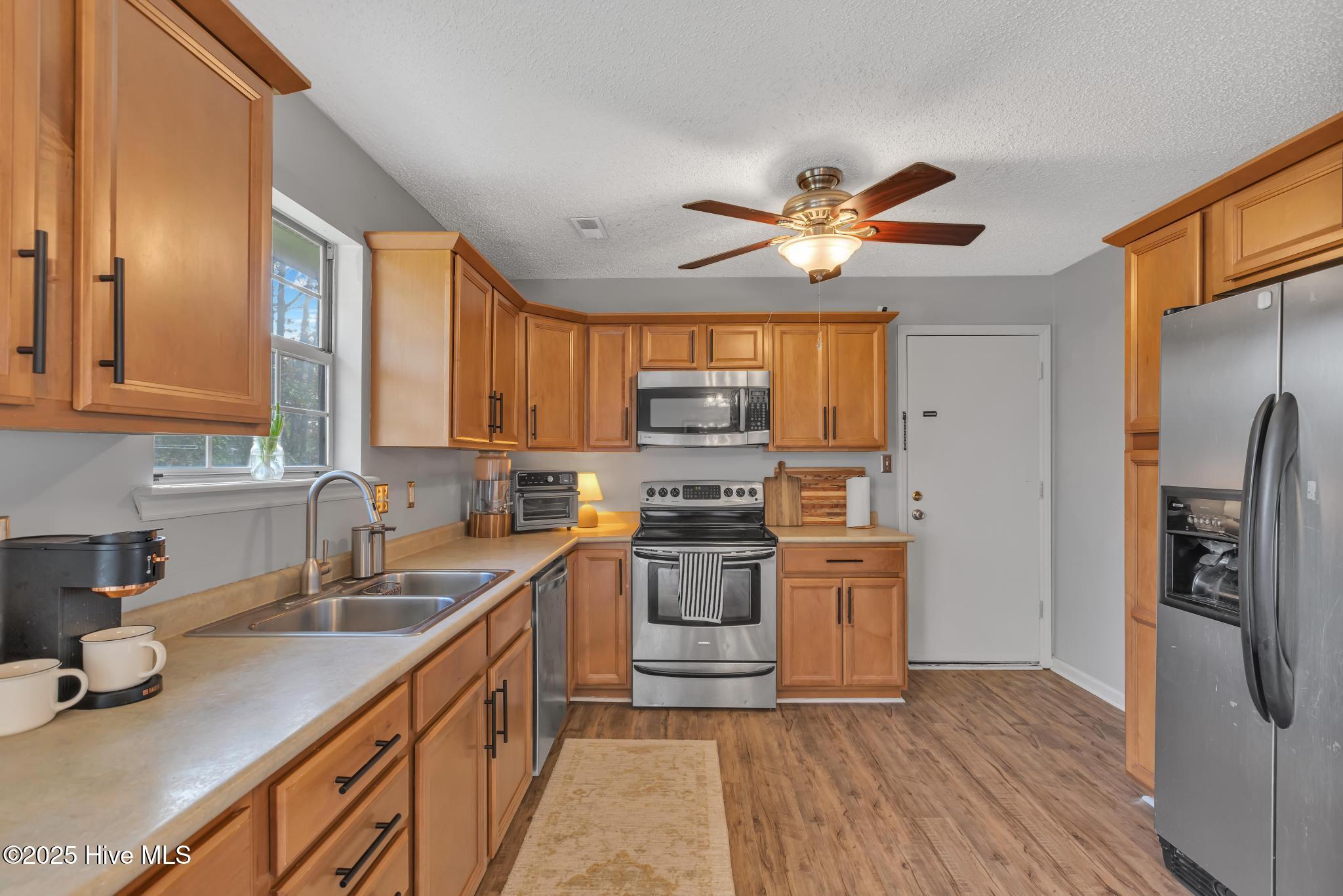 406 Singletree Court, Jacksonville, NC 28540 – photo 14: 425A4155