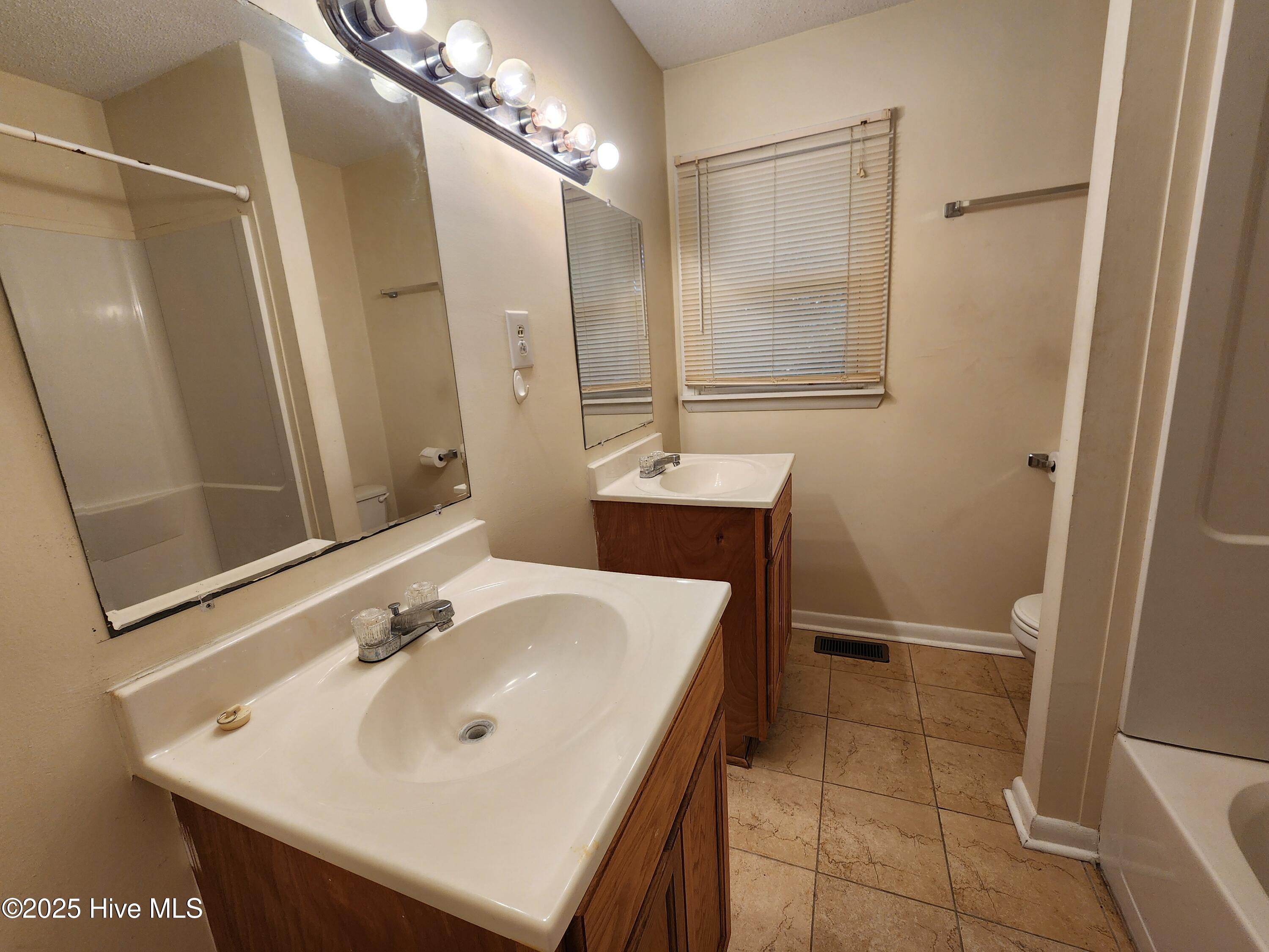 100524755 | Photo 18