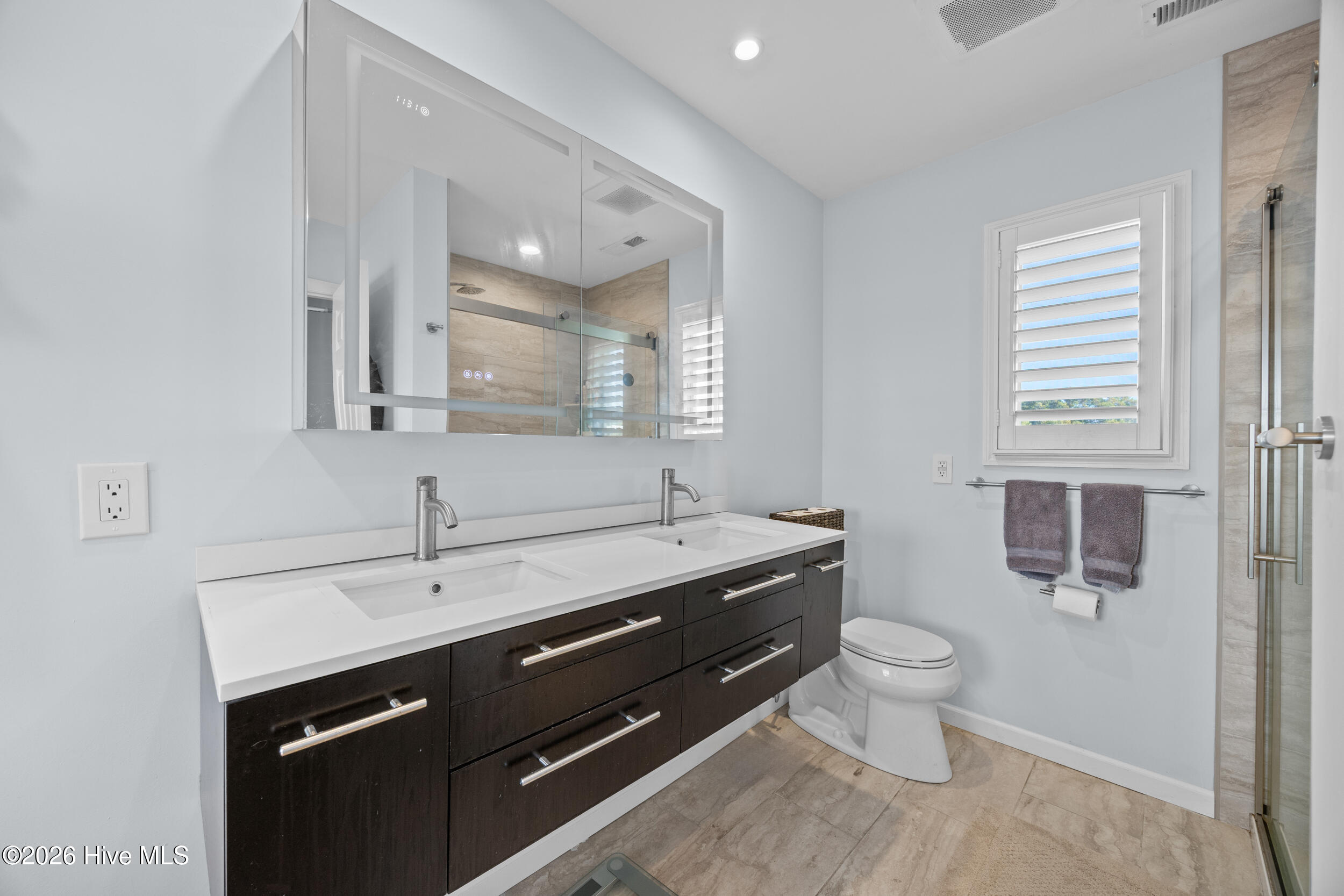 100564811 | Photo 27