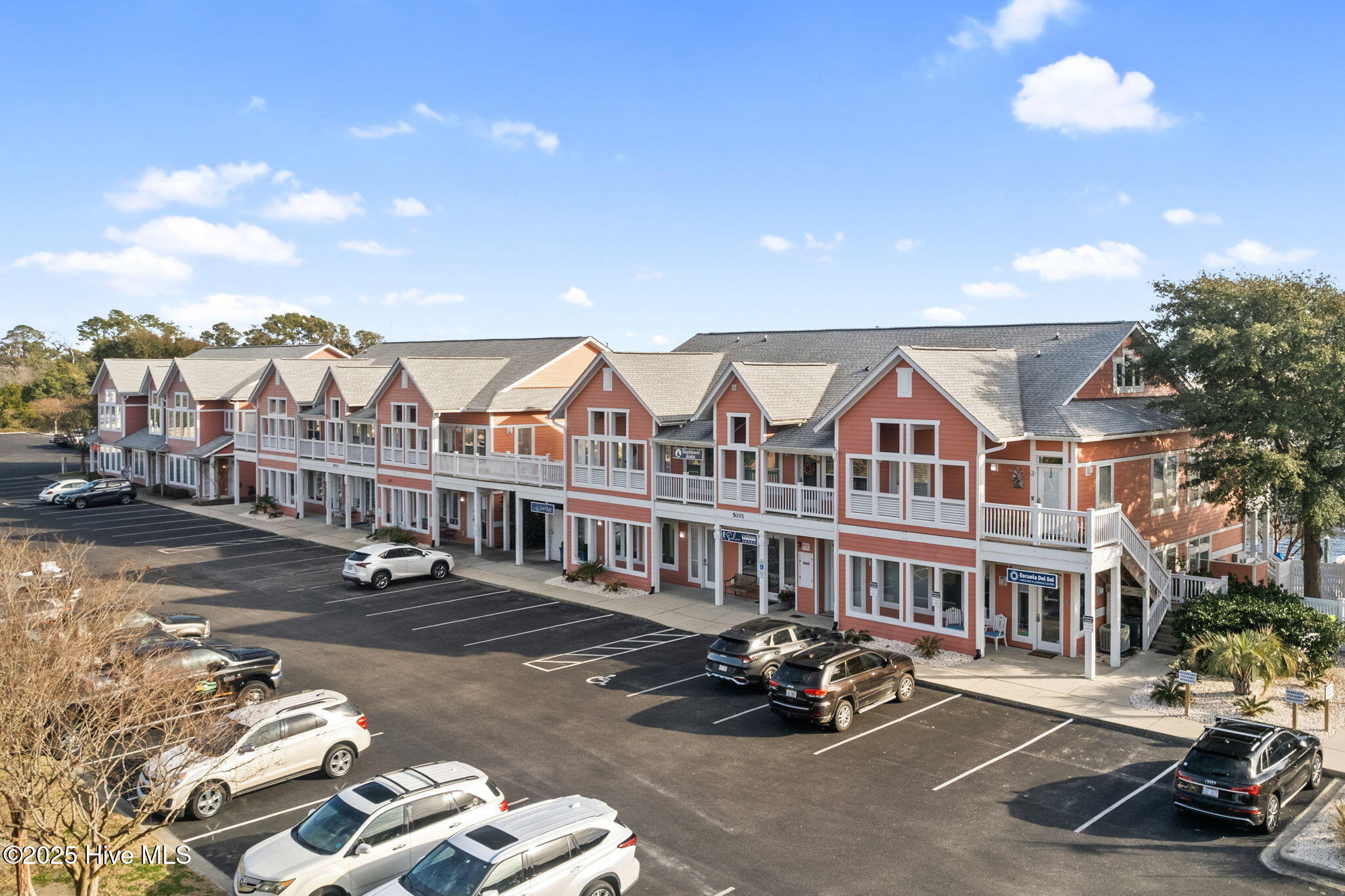 100548558 | Photo 56