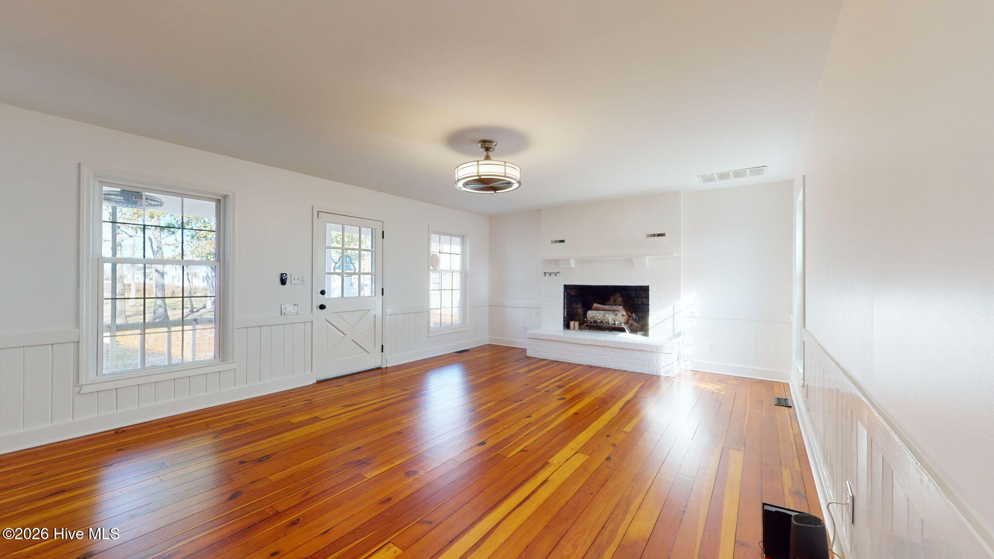 100554619 | Photo 24