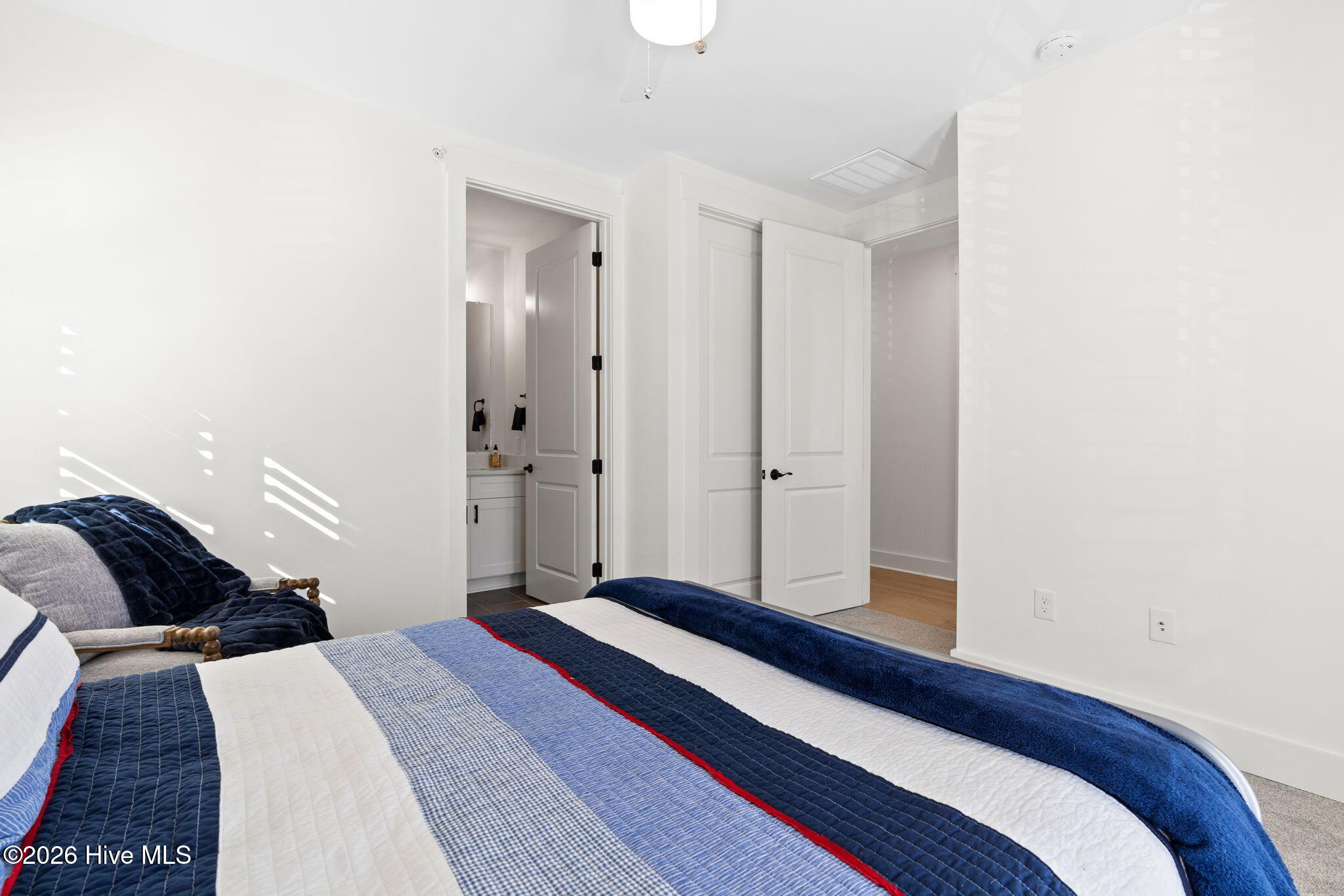 100550419 | Photo 24