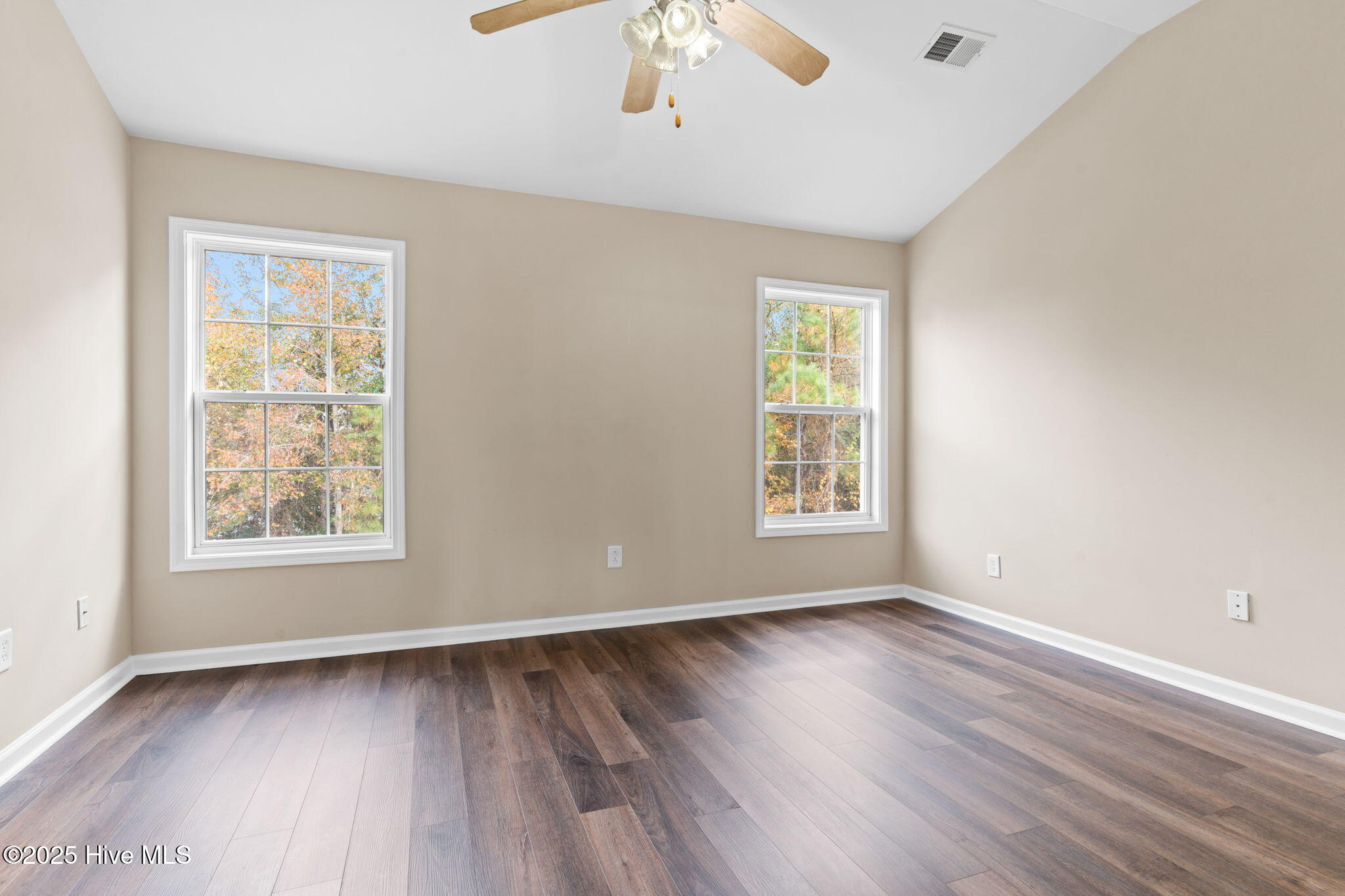 100542570 | Photo 51