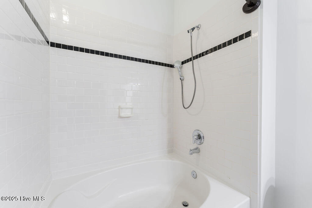 100523571 | Photo 11