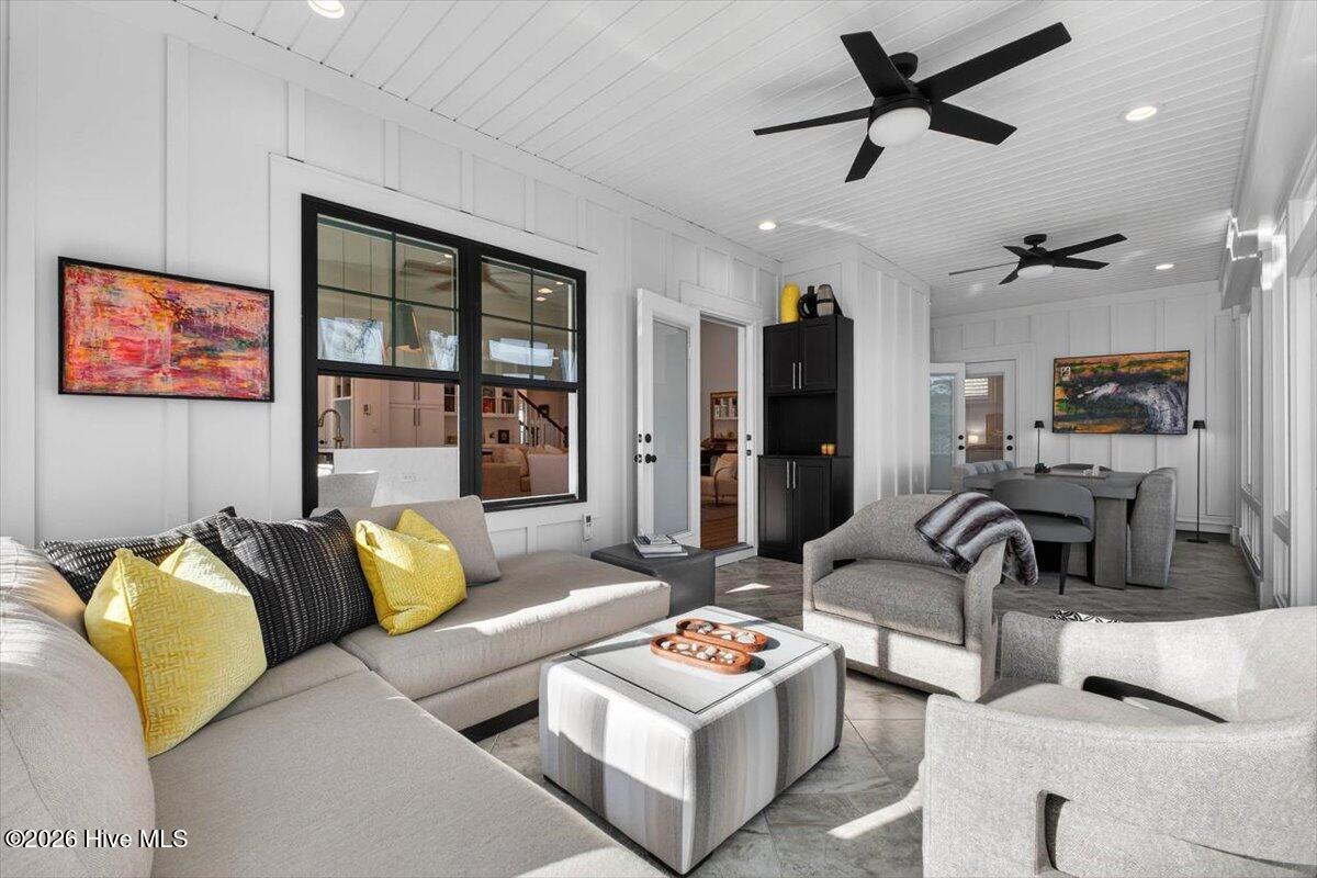 100548349 | Photo 37