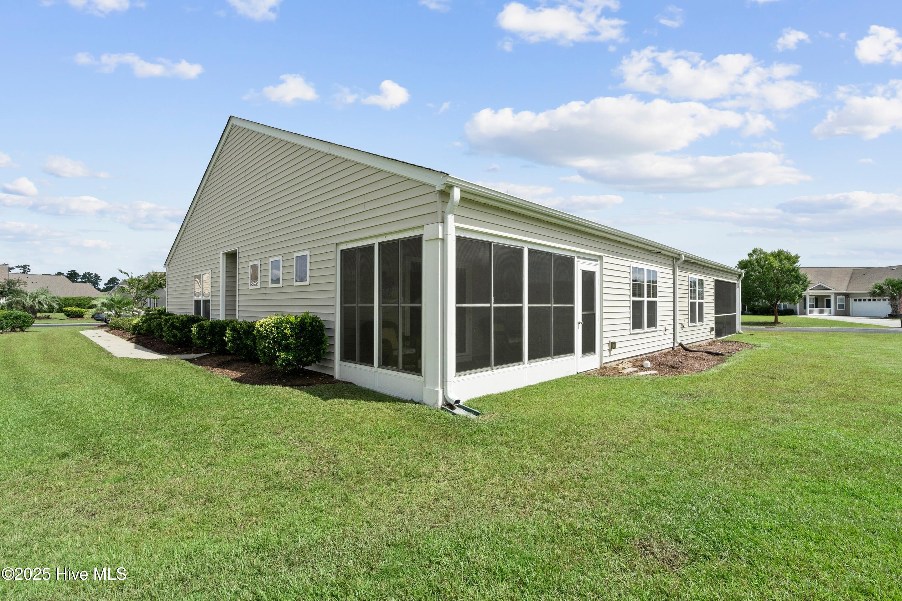 100525343 | Photo 30