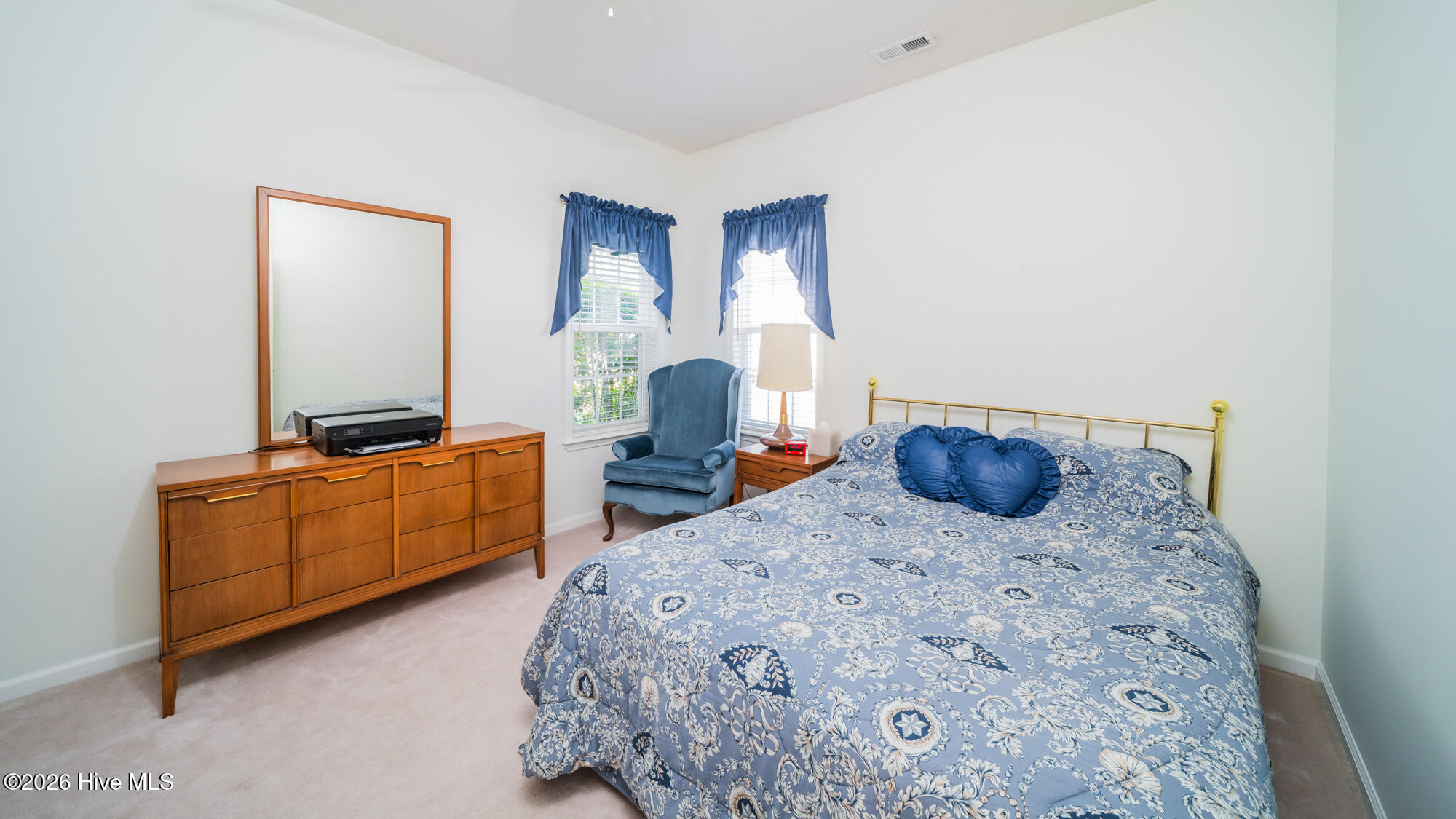 100569963 | Photo 25