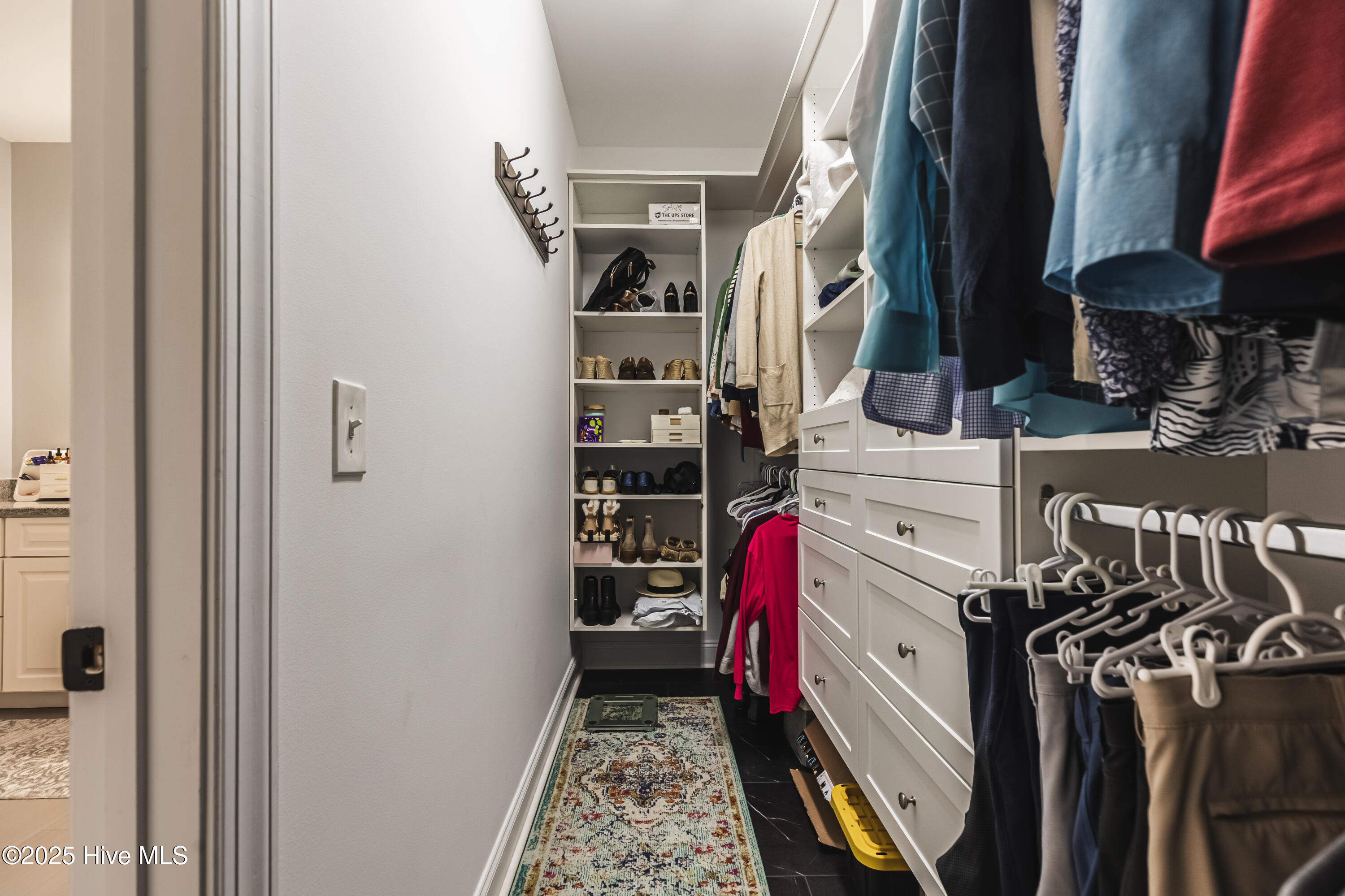 100542426 | Photo 25