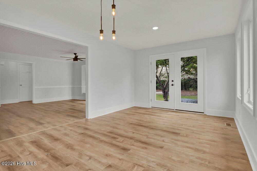 100562479 | Photo 21