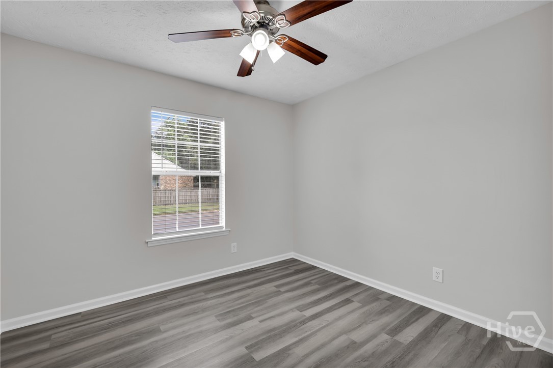 Guest Room (2)