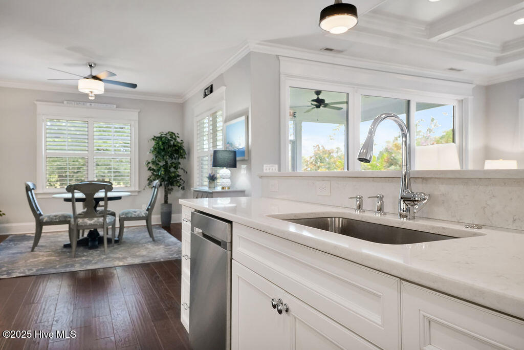 100535005 | Photo 16