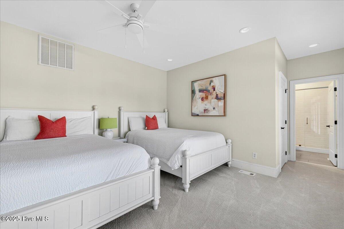 100540926 | Photo 43