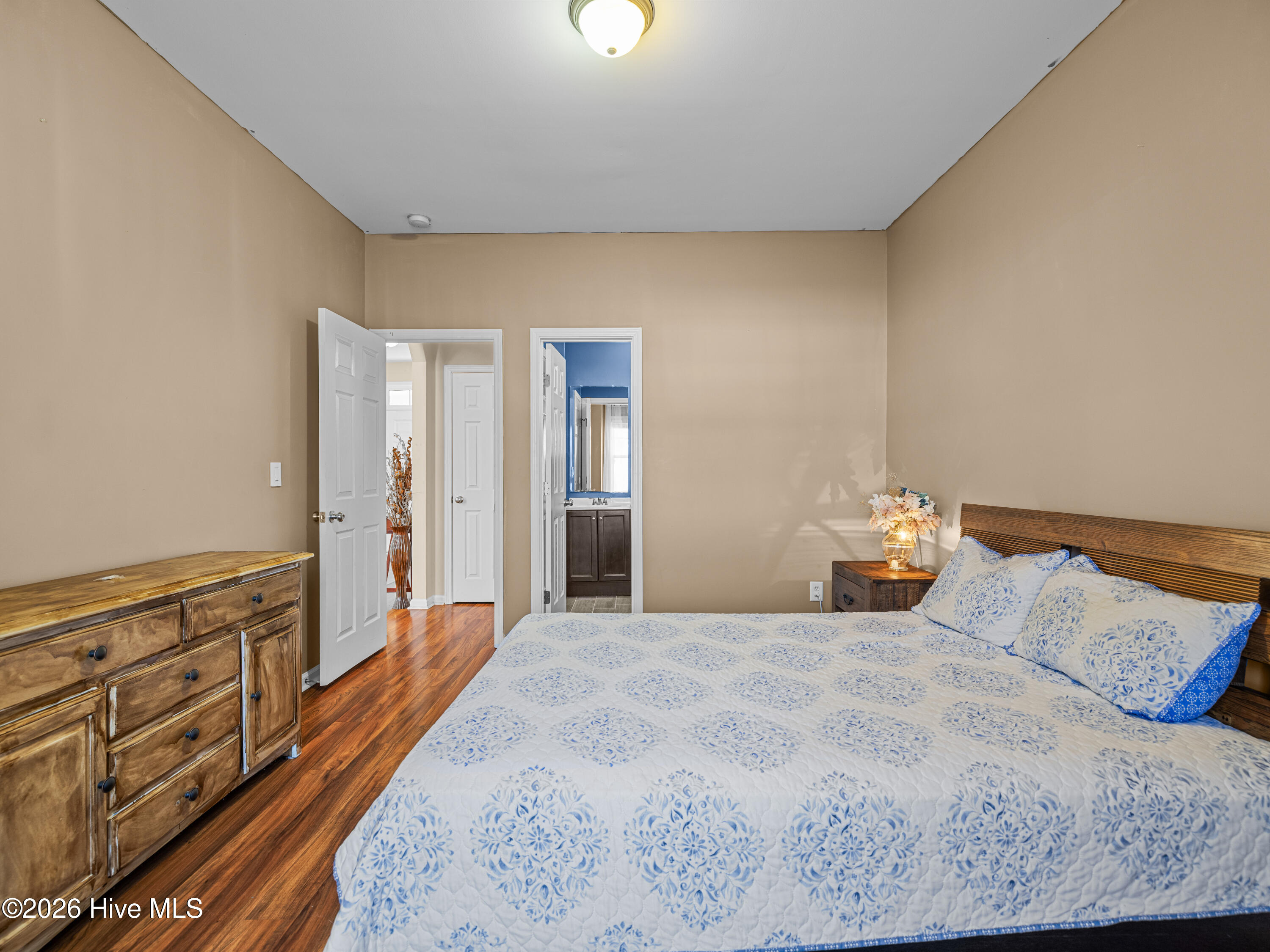 100553389 | Photo 51