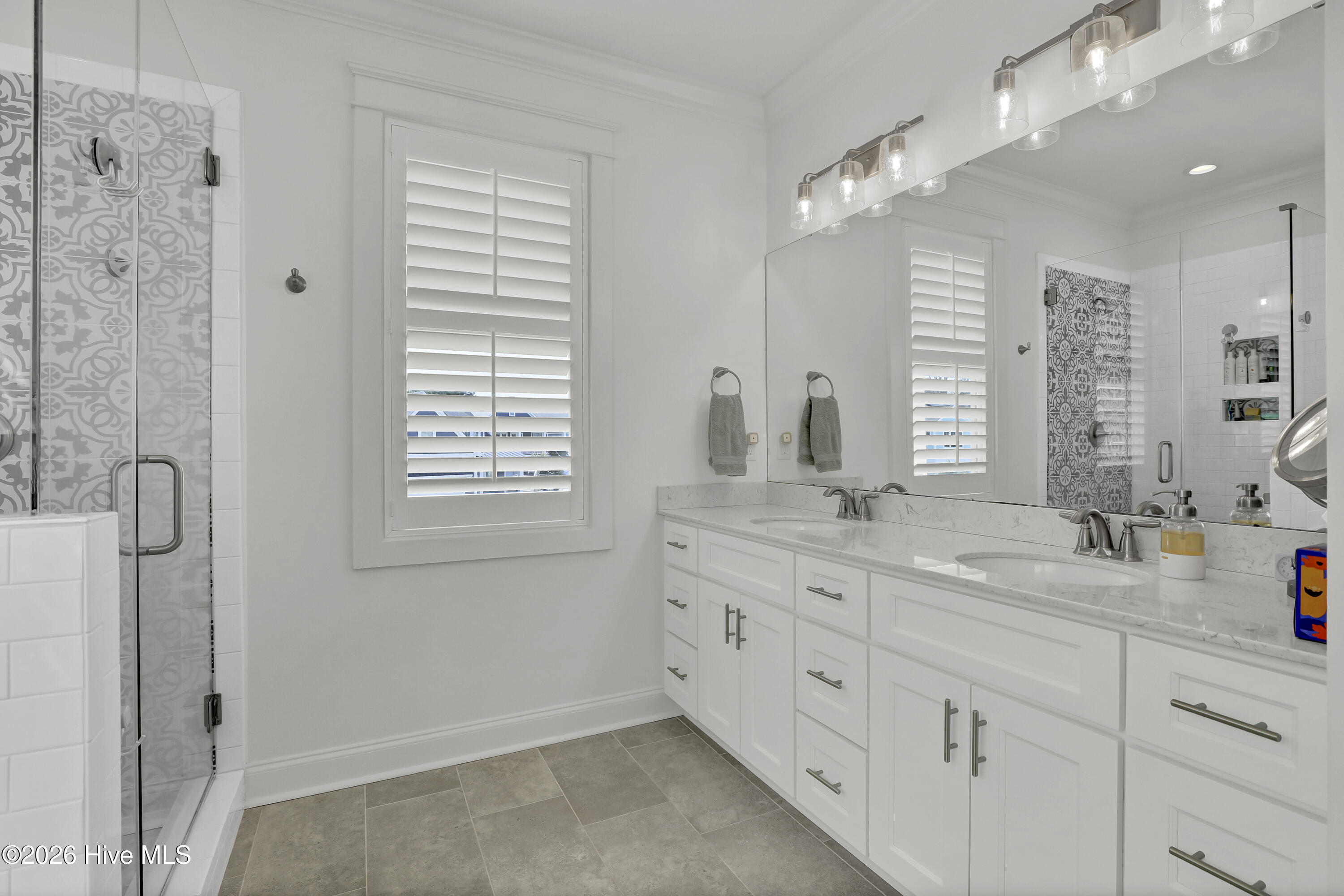 100561723 | Photo 28