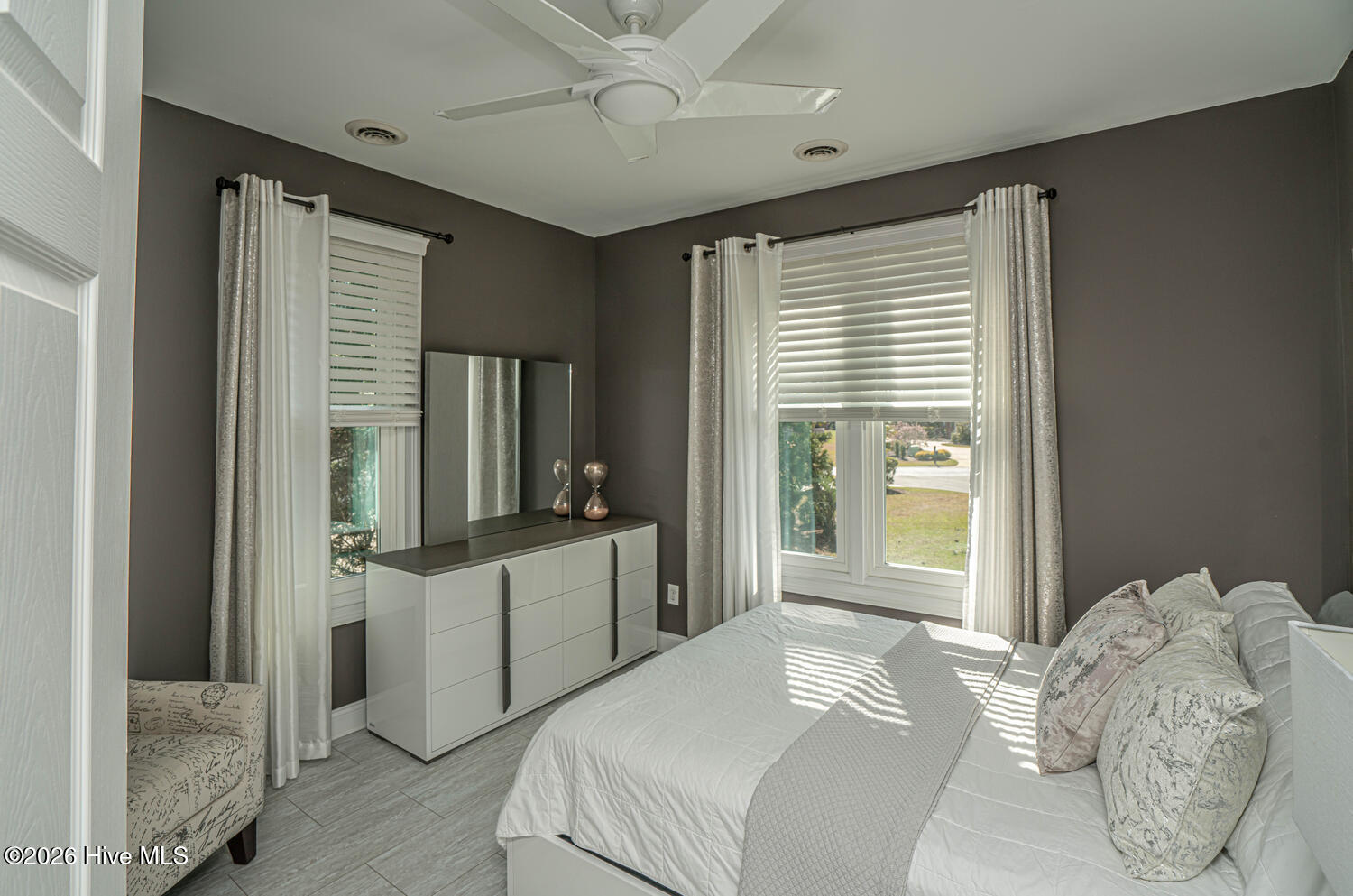 100561911 | Photo 44