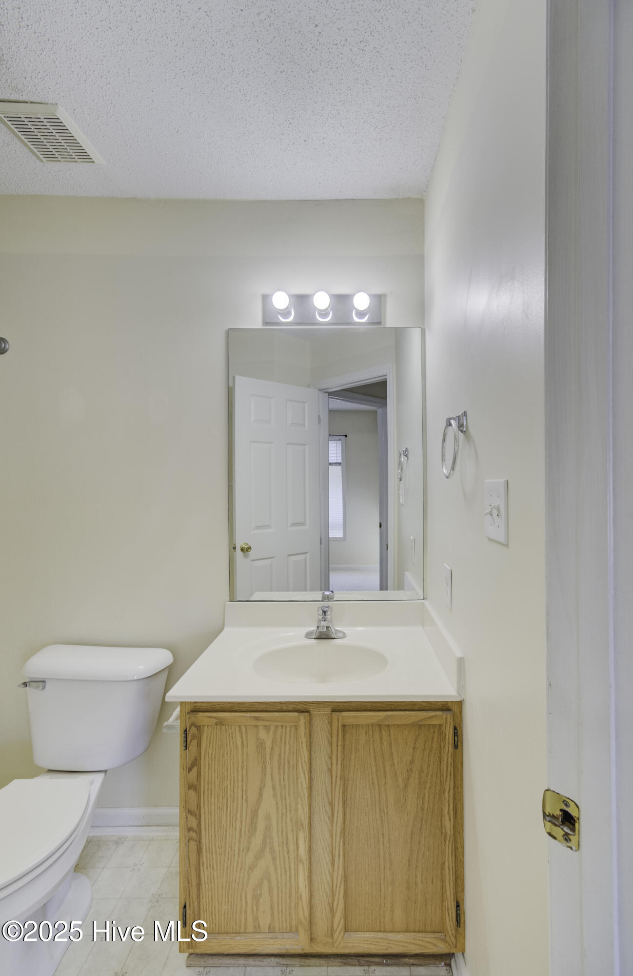 100536180 | Photo 24