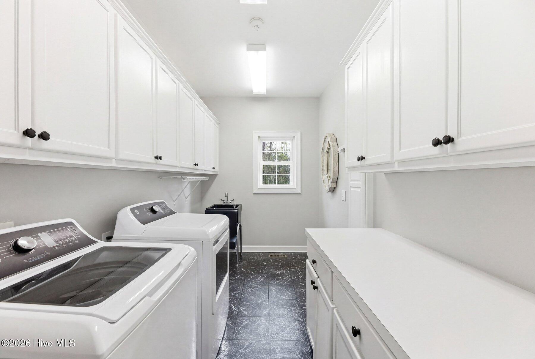 100563344 | Photo 35