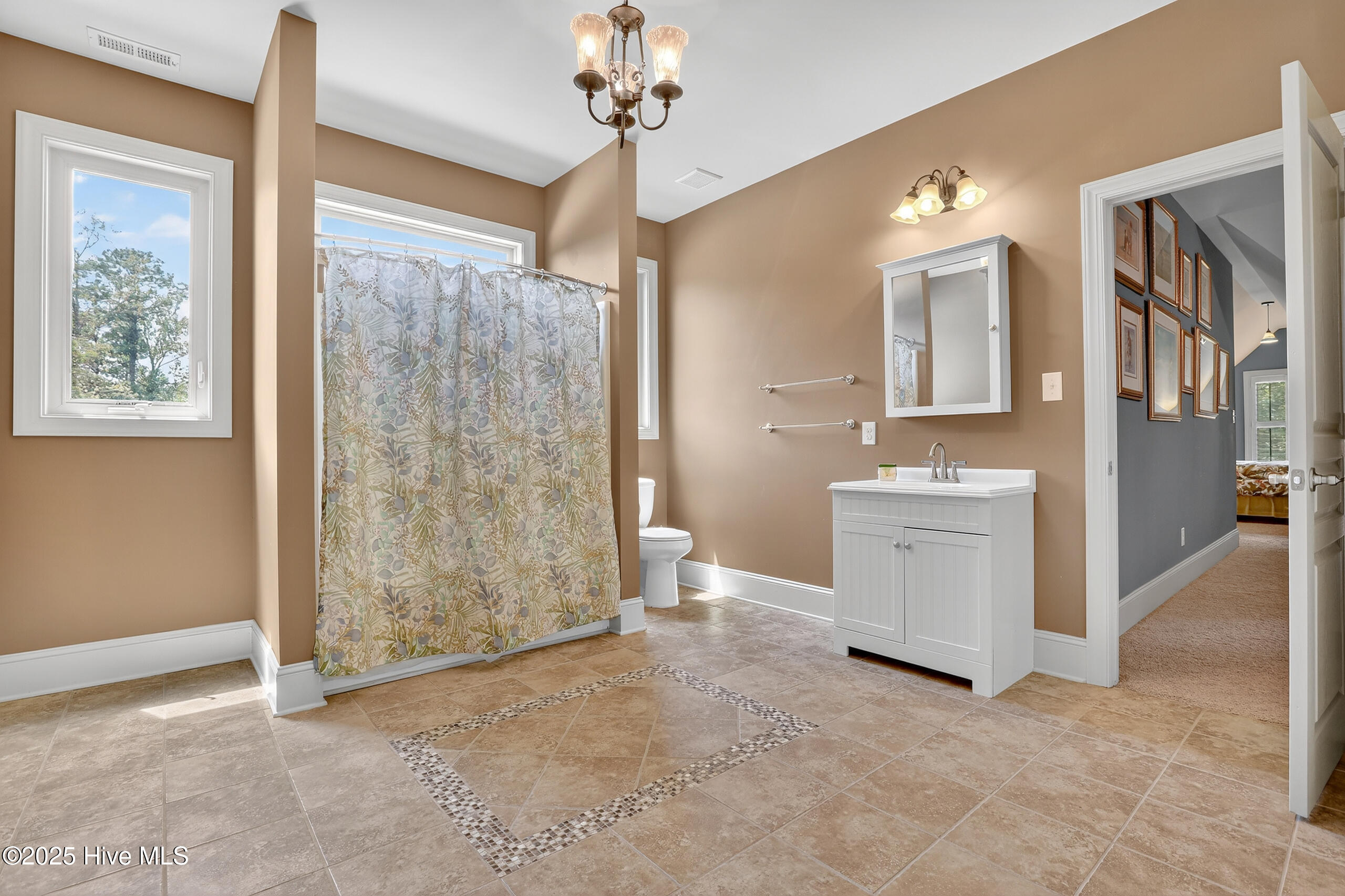 100527488 | Photo 46