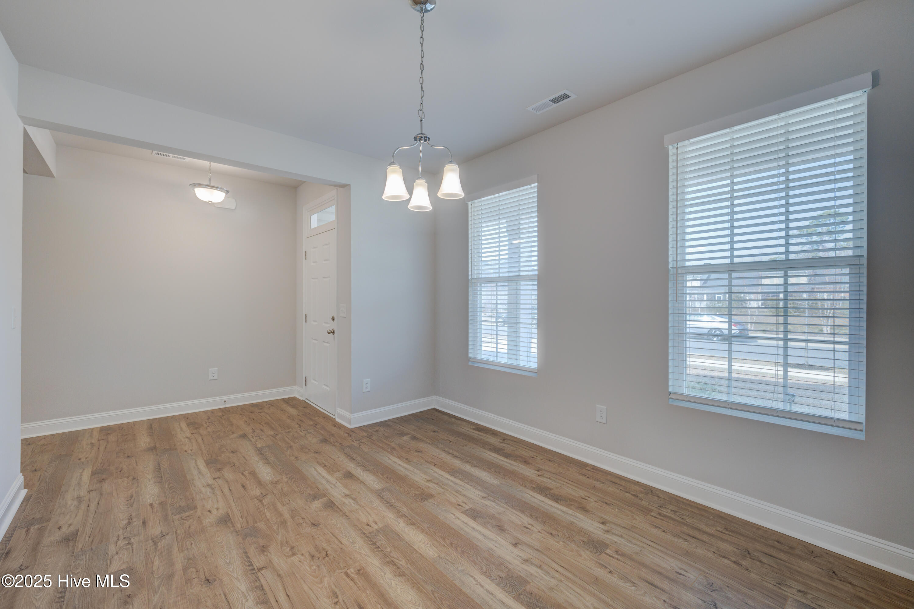 100491210 | Photo 42