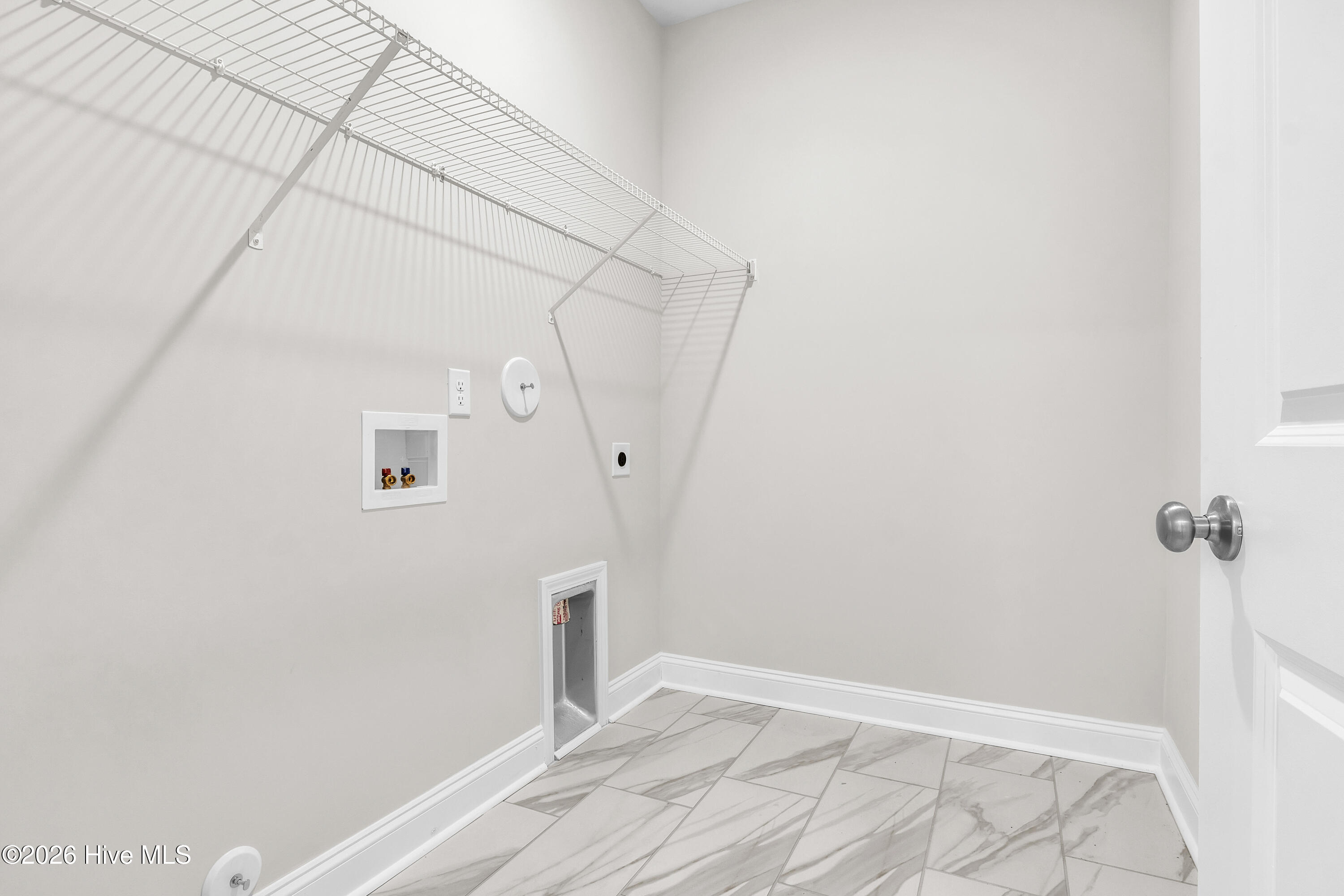 100563562 | Photo 11