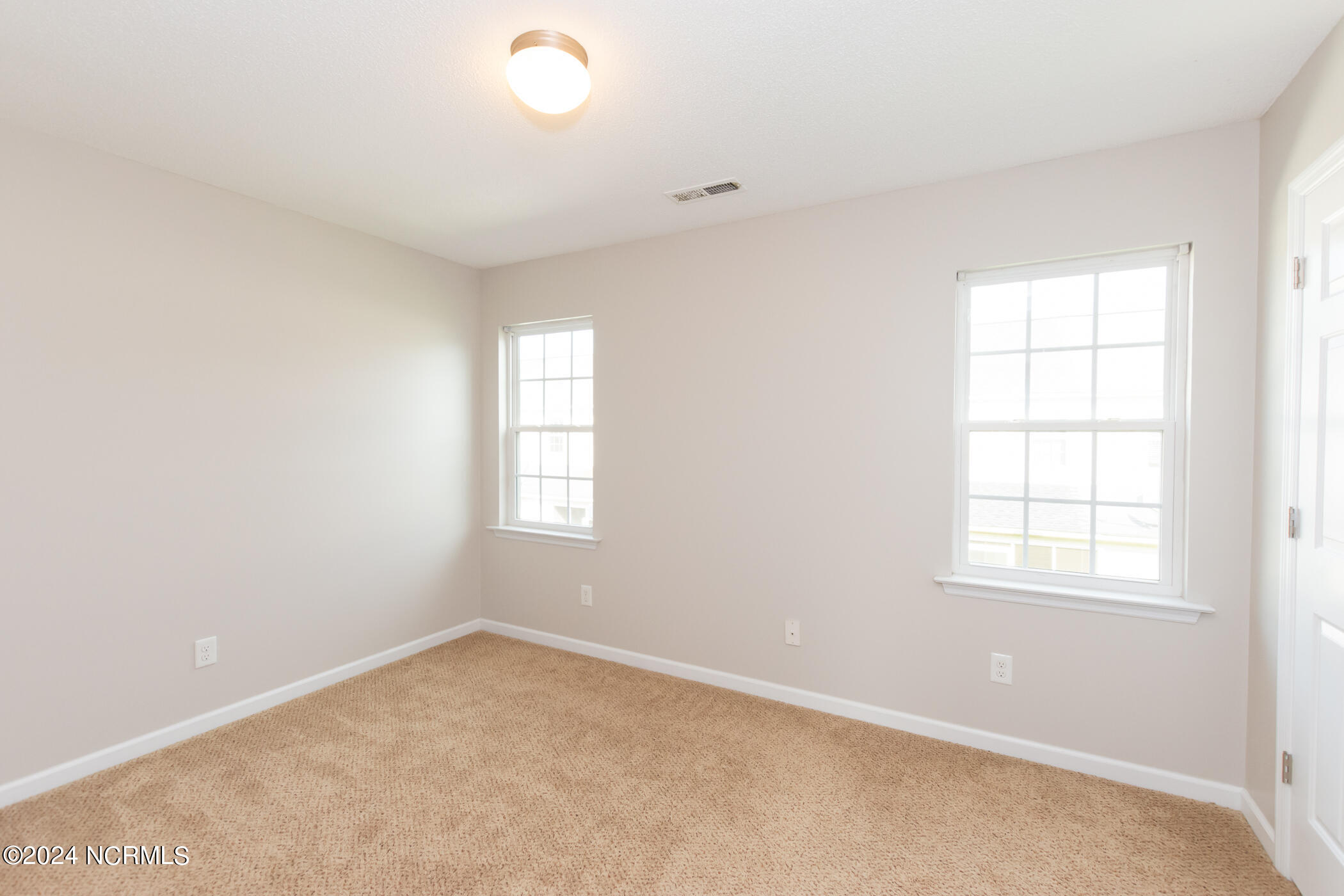 100560057 | Photo 19