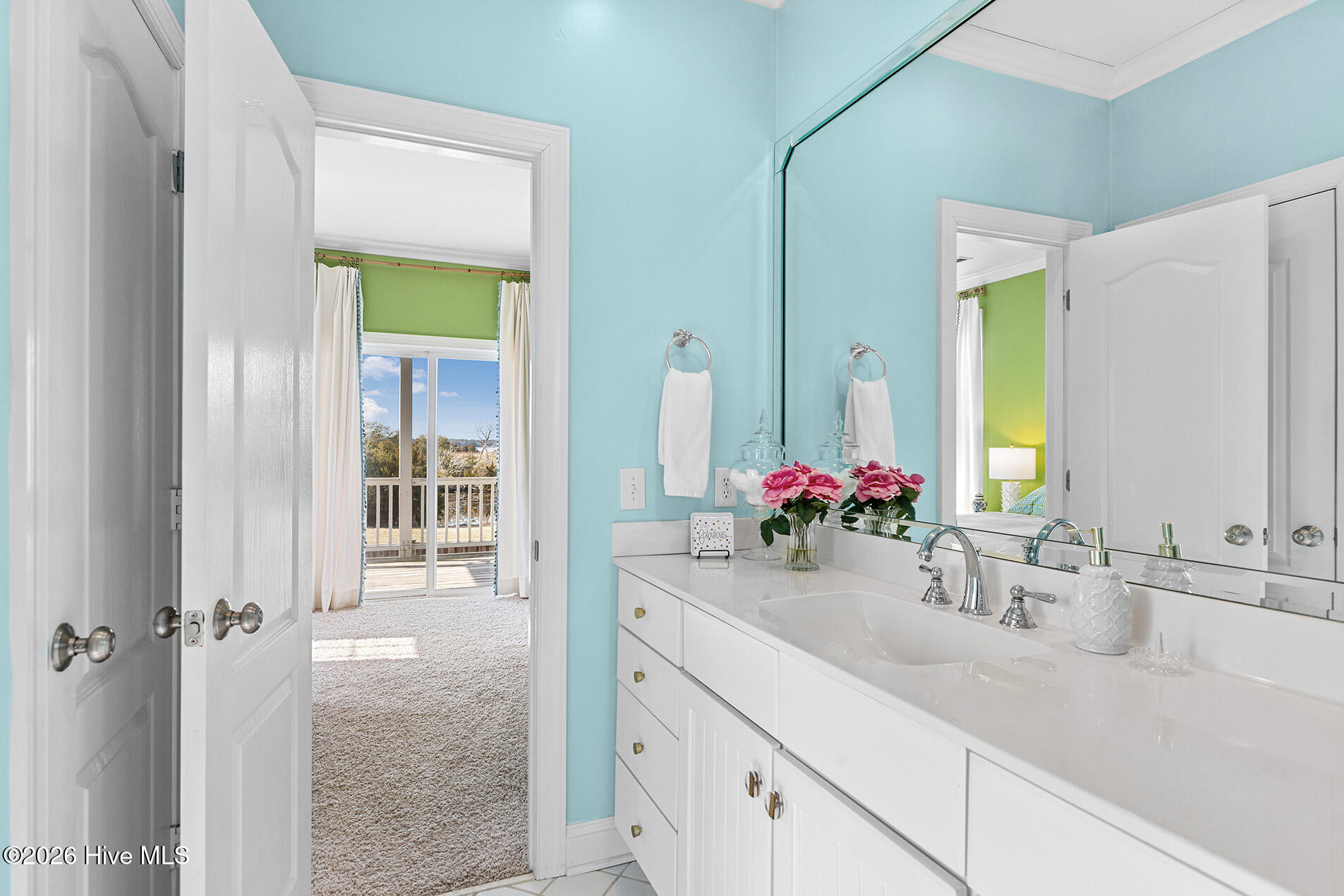 100554340 | Photo 63