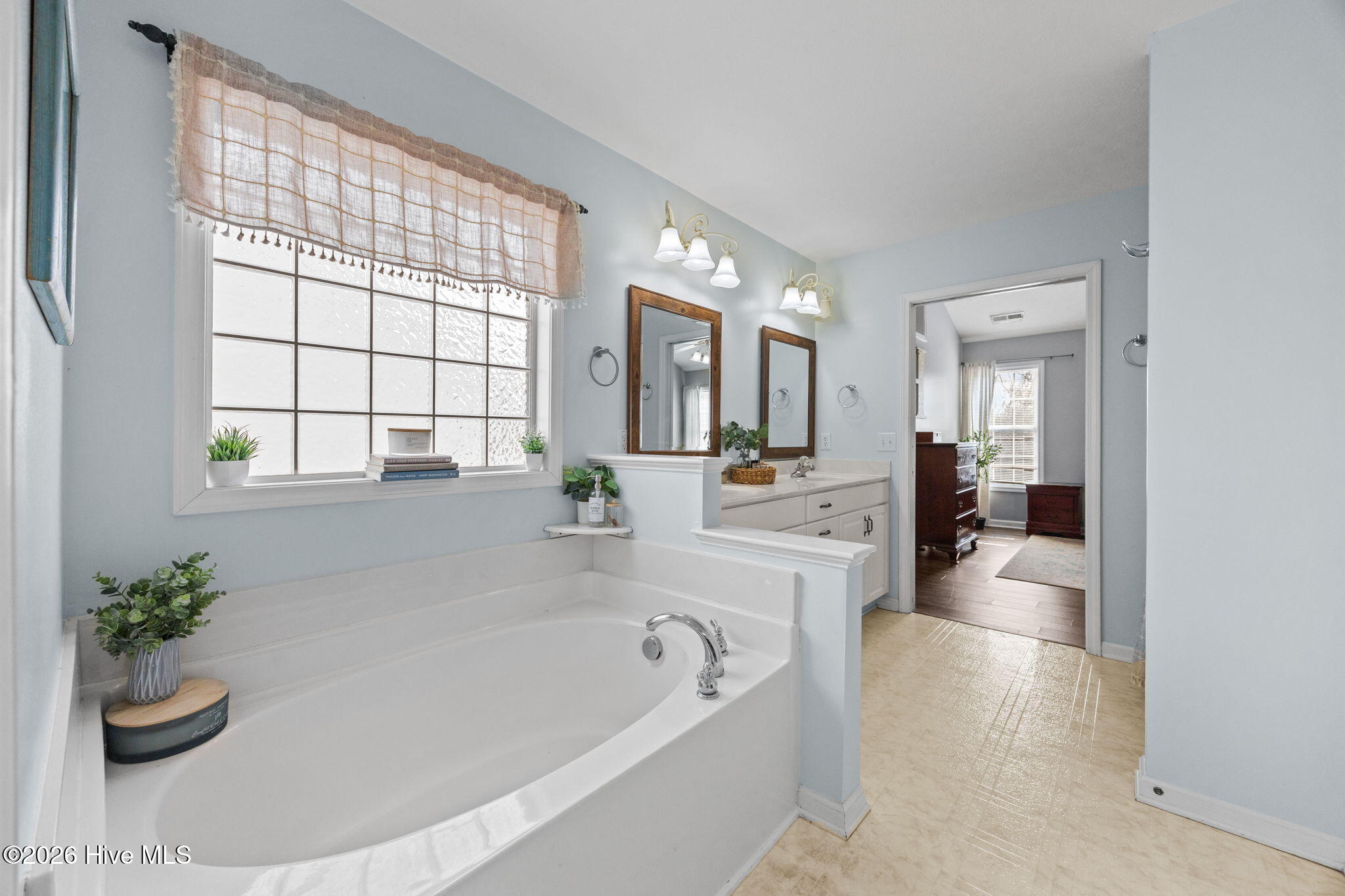 100558634 | Photo 25