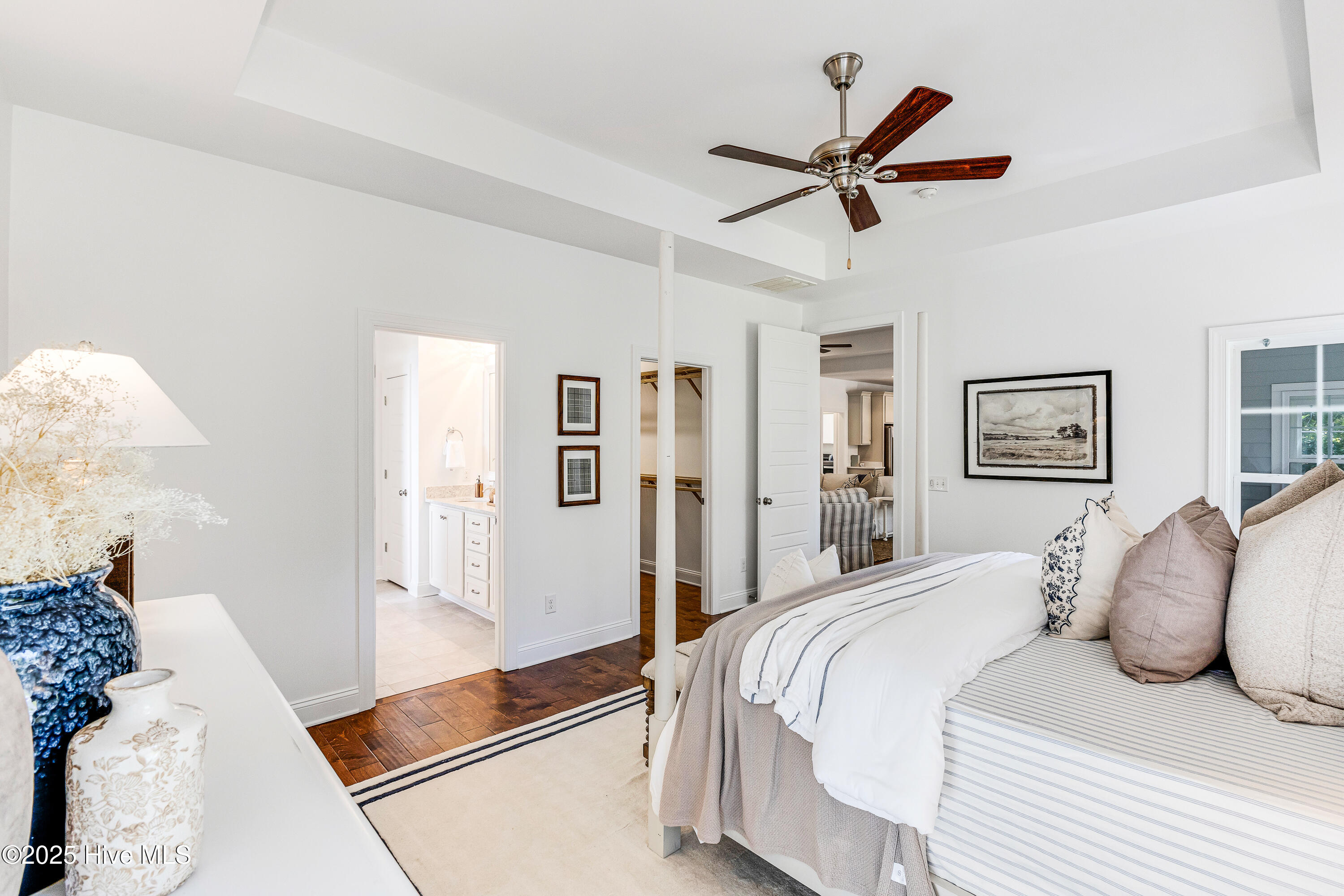 100542174 | Photo 23